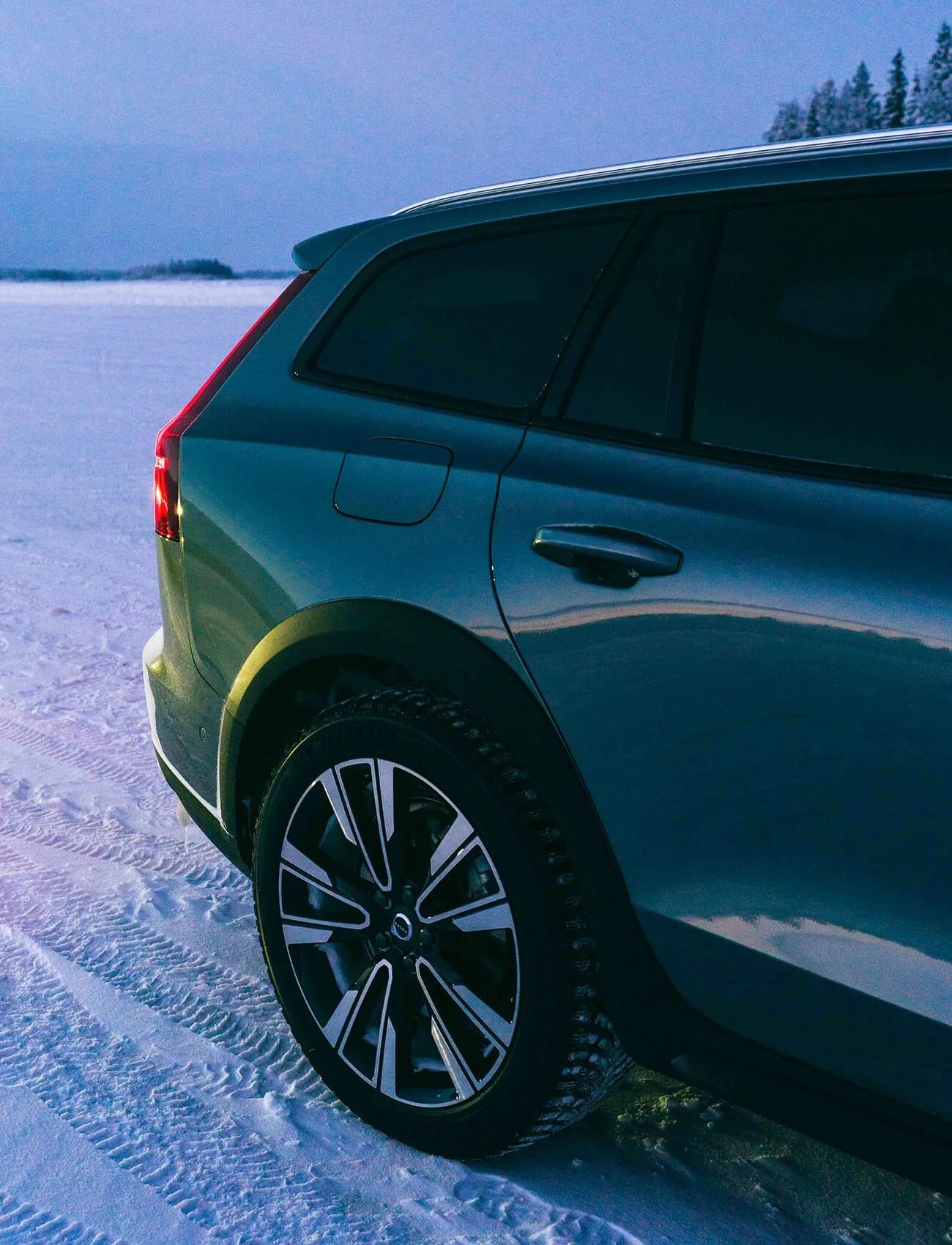 Volvo-V60-CC-gear-patrol-ambiance-3