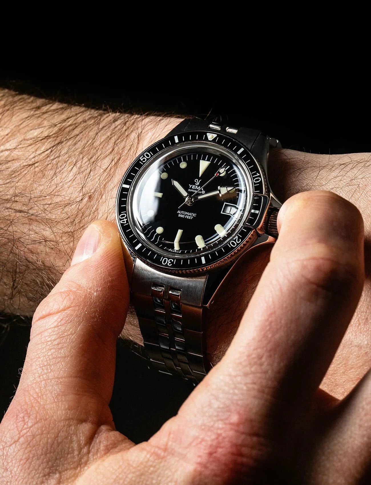 Yema-Superman-Watch-Review-gear-patrol-ambiance-3