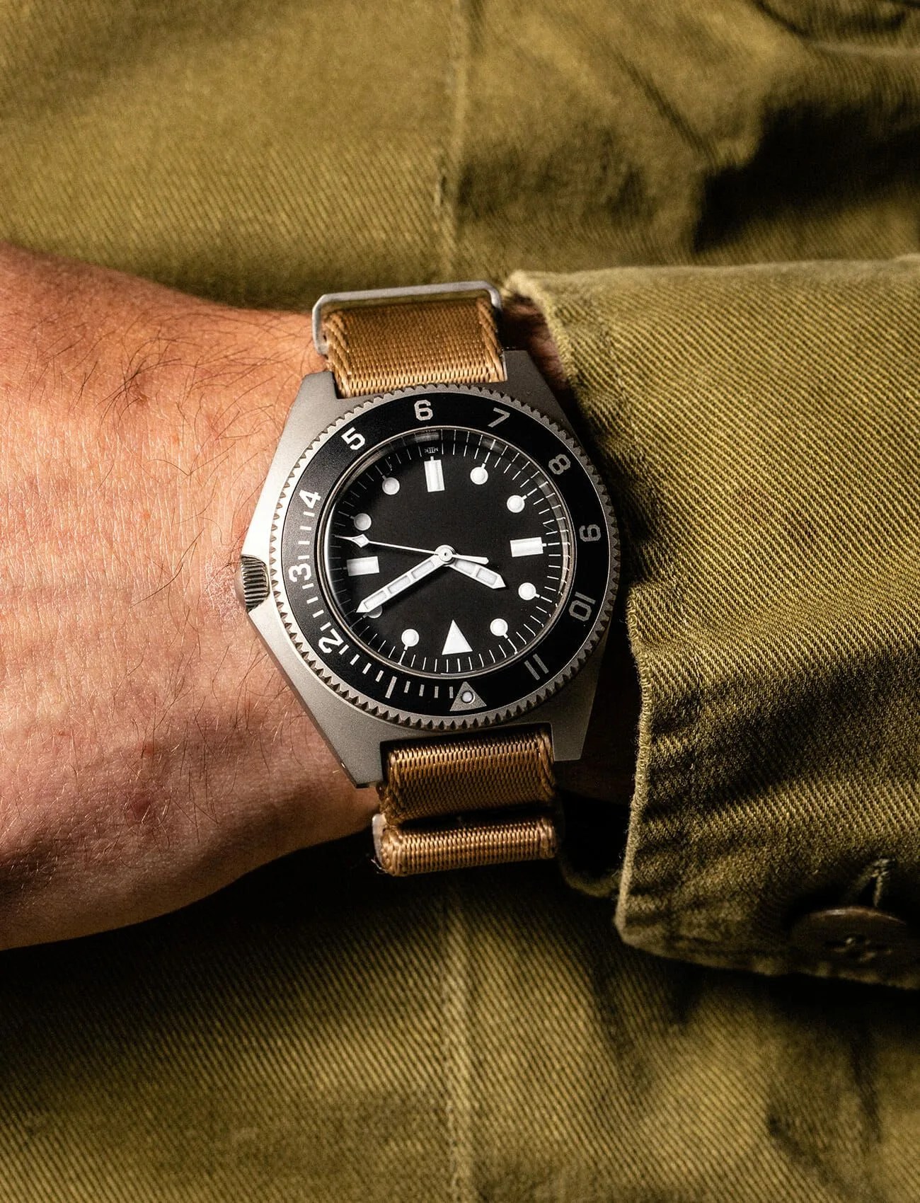 2-Military-Watches-in-the-Field-gear-patrol-ambiance-3