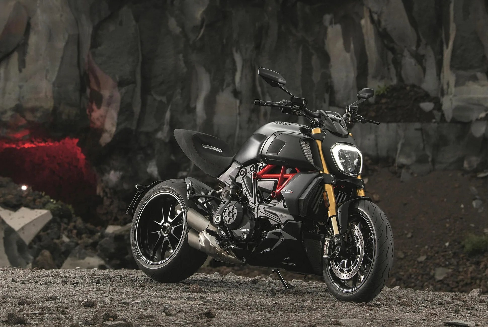 2019-Ducati-Diavel-gear-patrol-lead-full