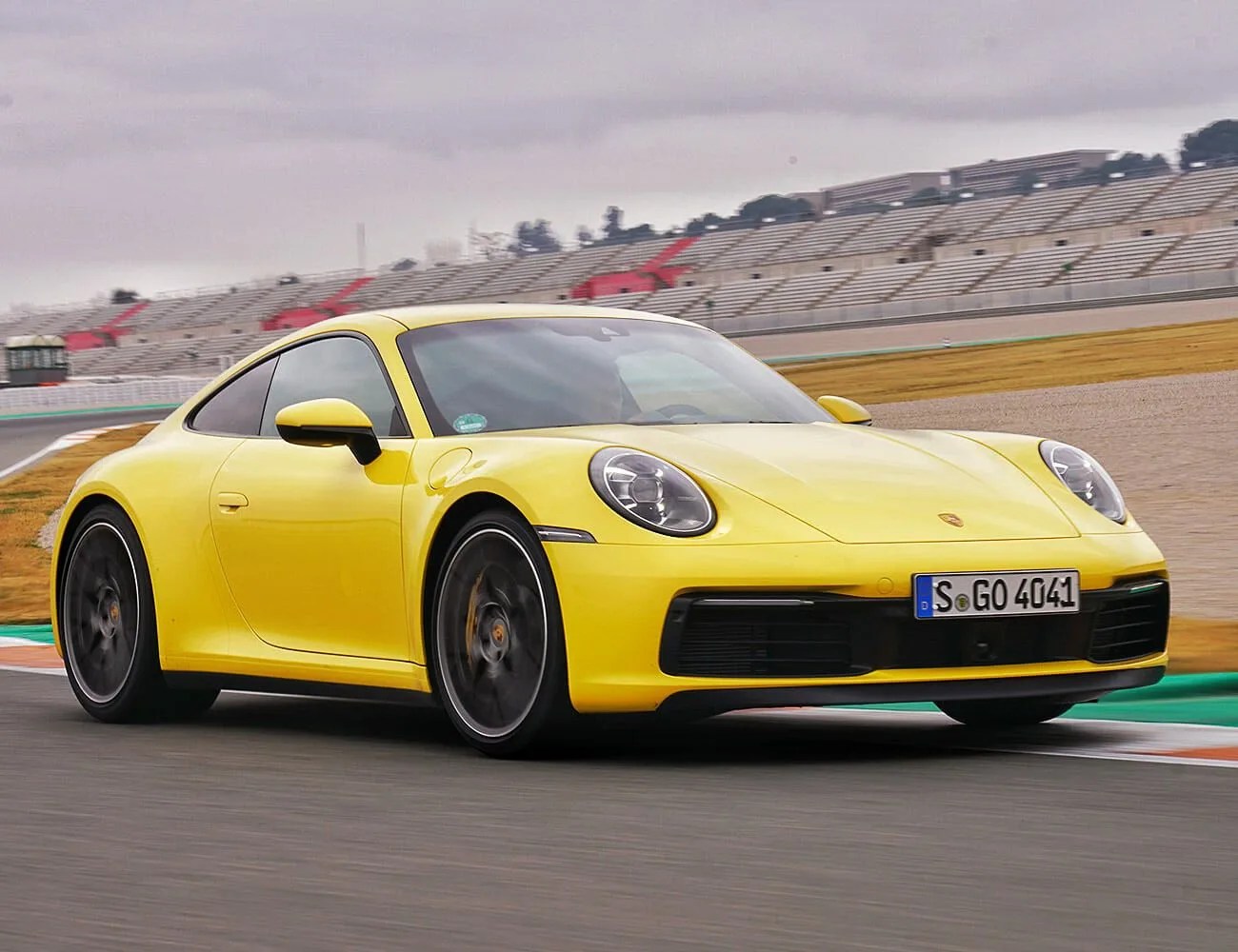 992-Porsche-911-Review-gear-patrol-ambiance-2