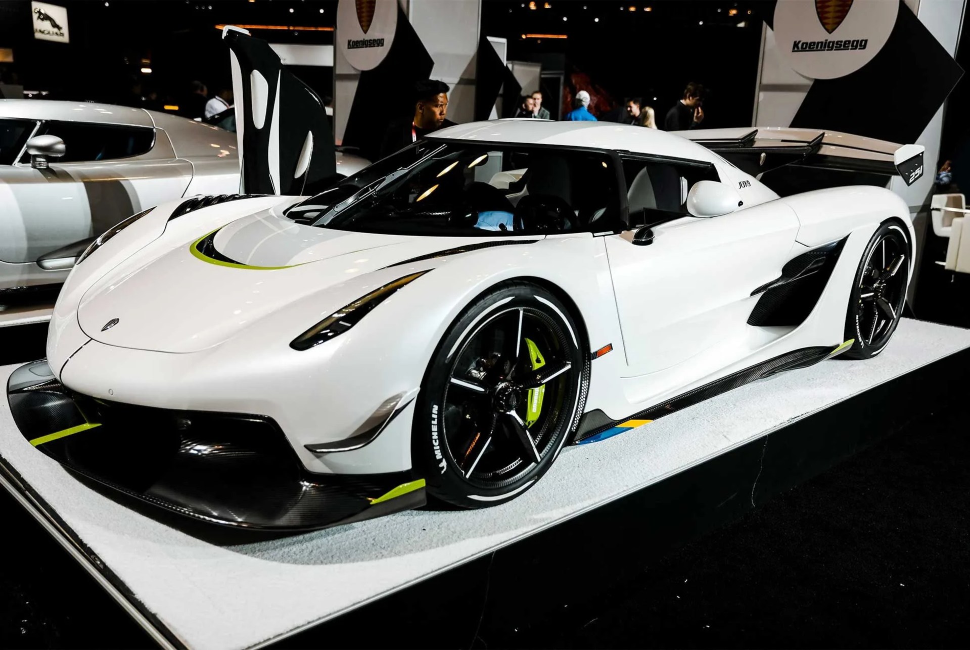 Best-of-NYIAS-2019-gear-patrol-full-lead