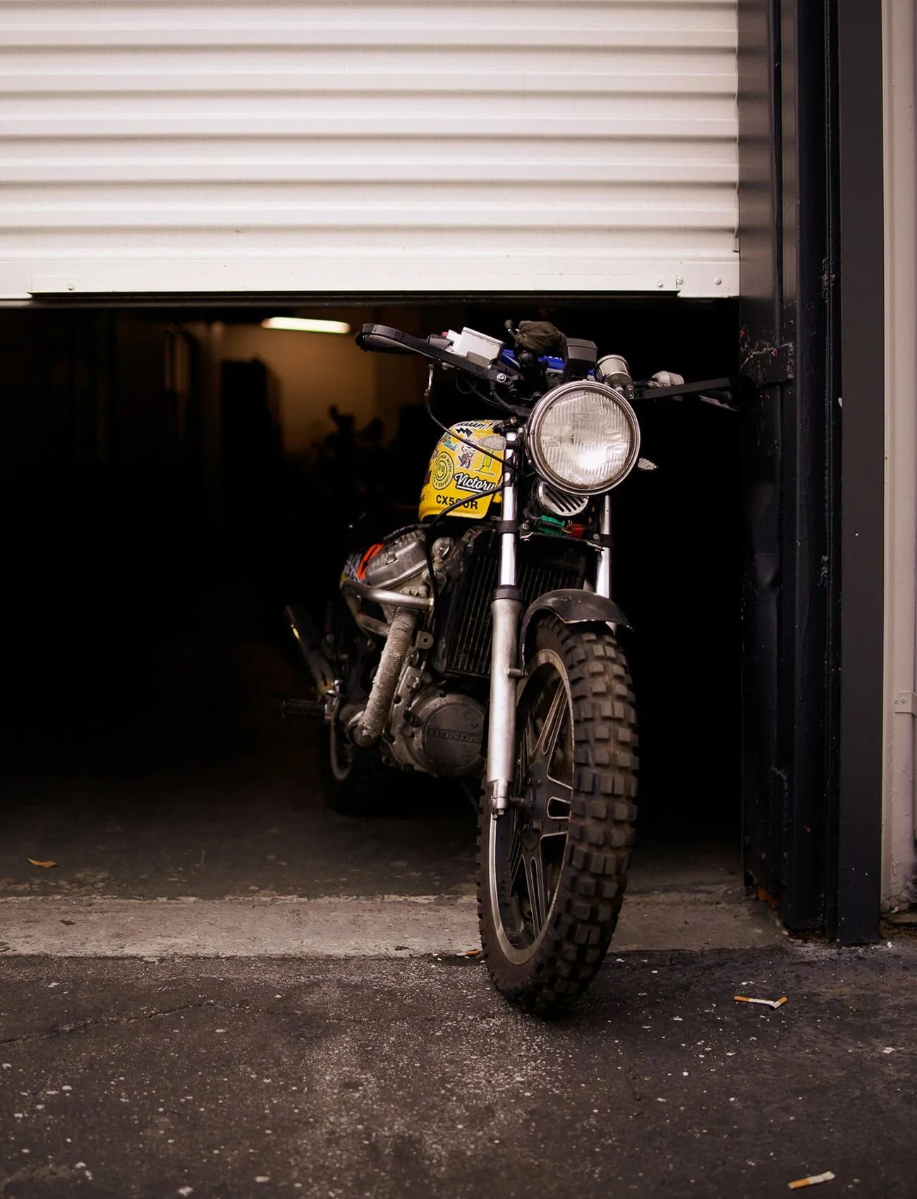 Brother-Moto-Profile-gear-patrol-ambiance-3