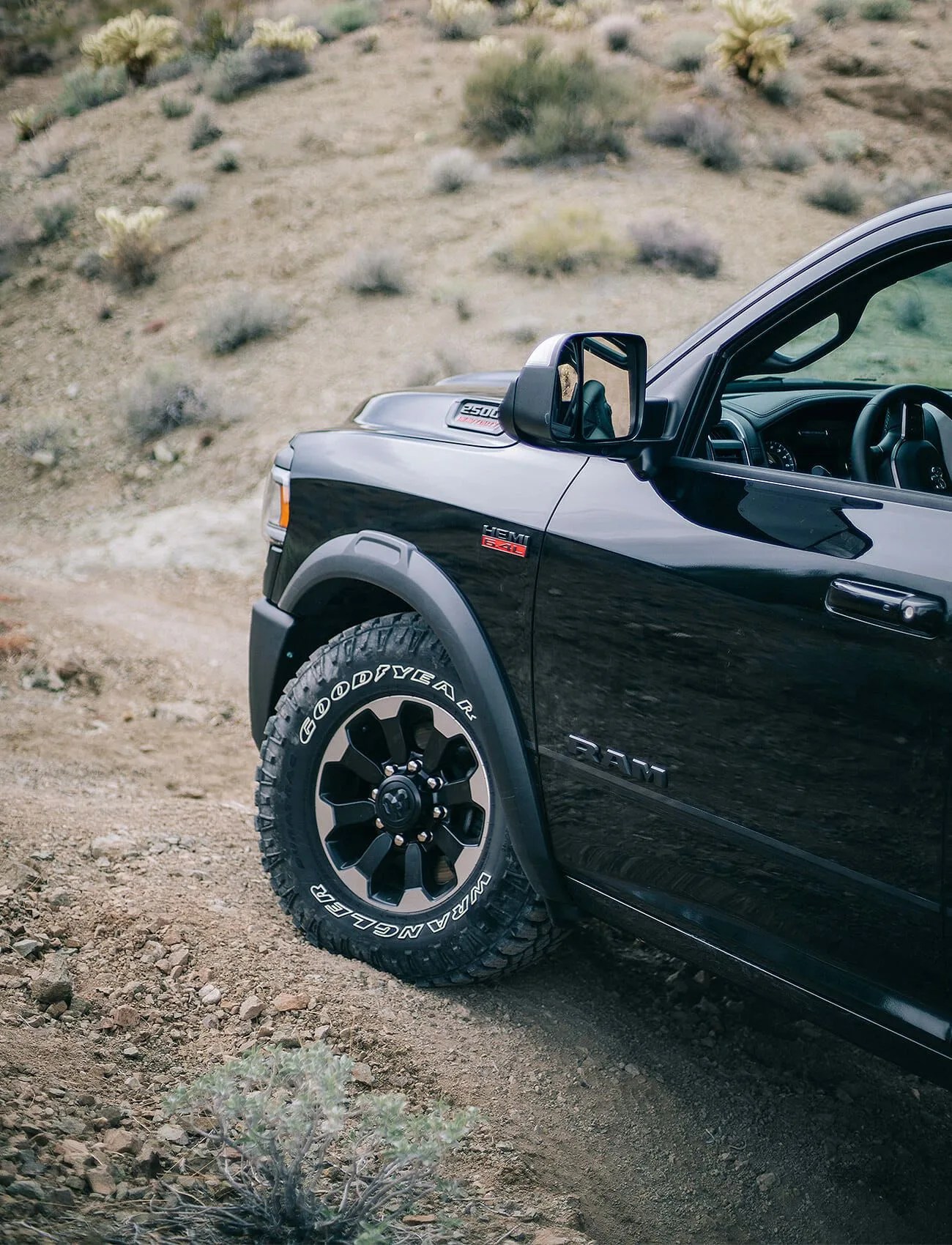 Dodge-Ram-Power-Wagon-Review-gear-patol-ambiance-3