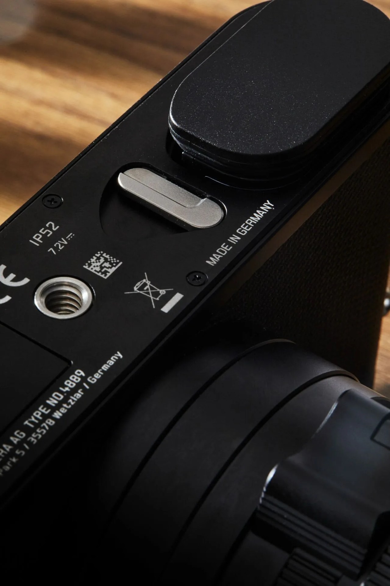 Leica-Q2-Review-Gear-Patrol-Ambiance-Bottom