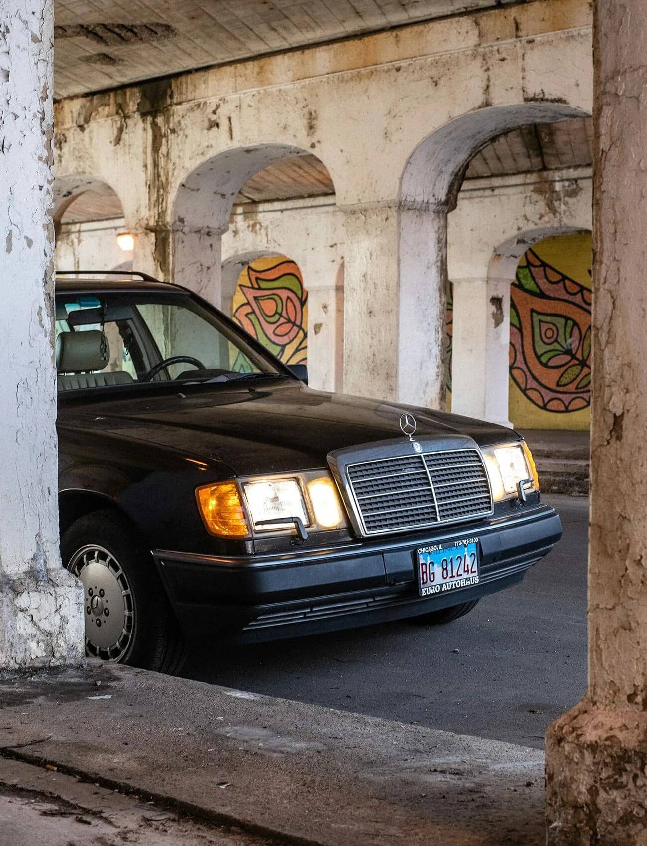 Mercedes-Benz-W124-Wagon-Daily-Driver-gear-patrol-ambiance-1