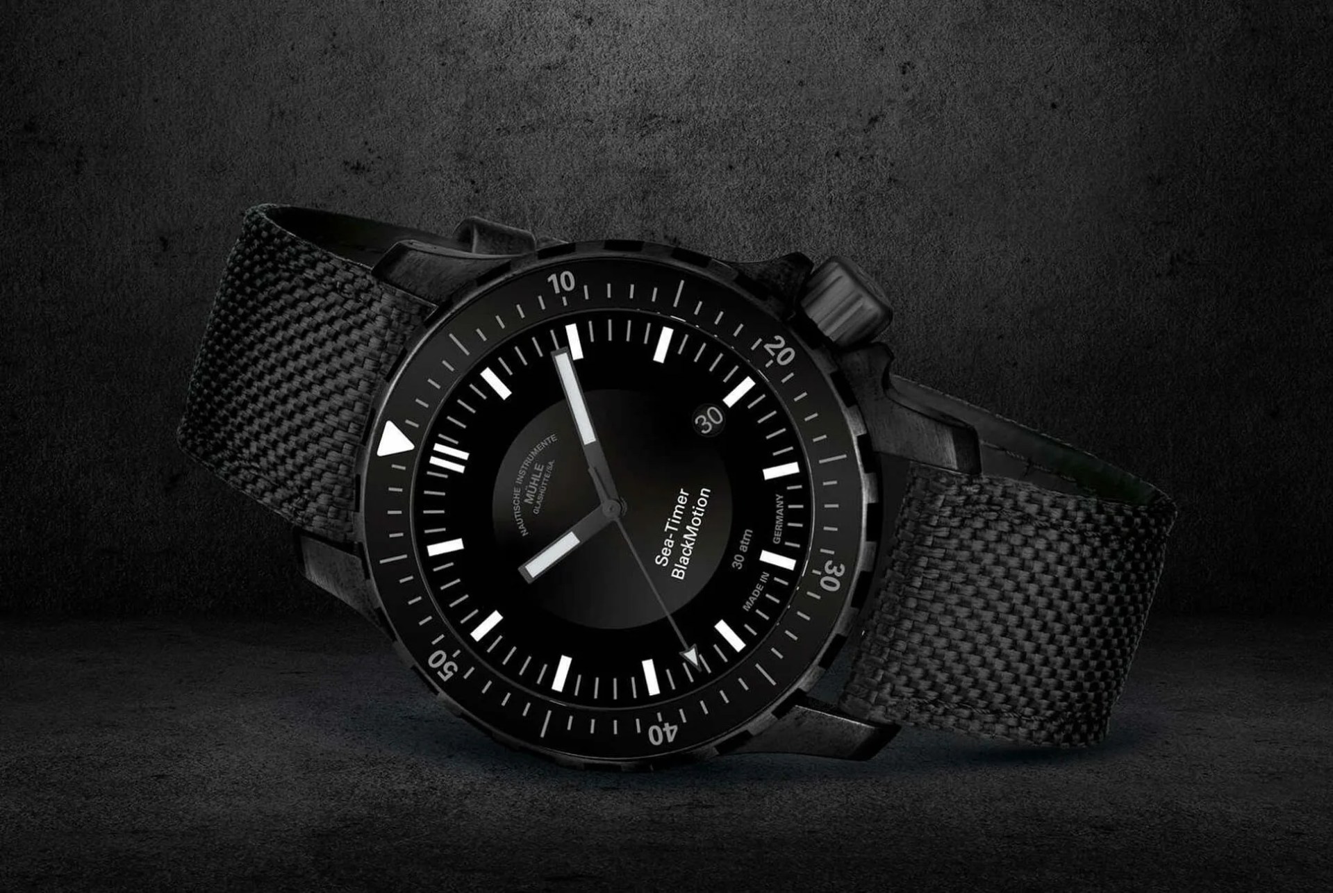 Sea-Timer-BlackMotion-Watch-gear-patrol-full-lead