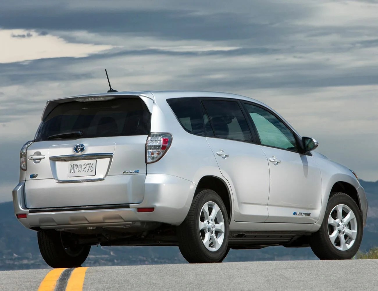 Toyota-Electric-Vehicles-gear-patrol-ambiance-1