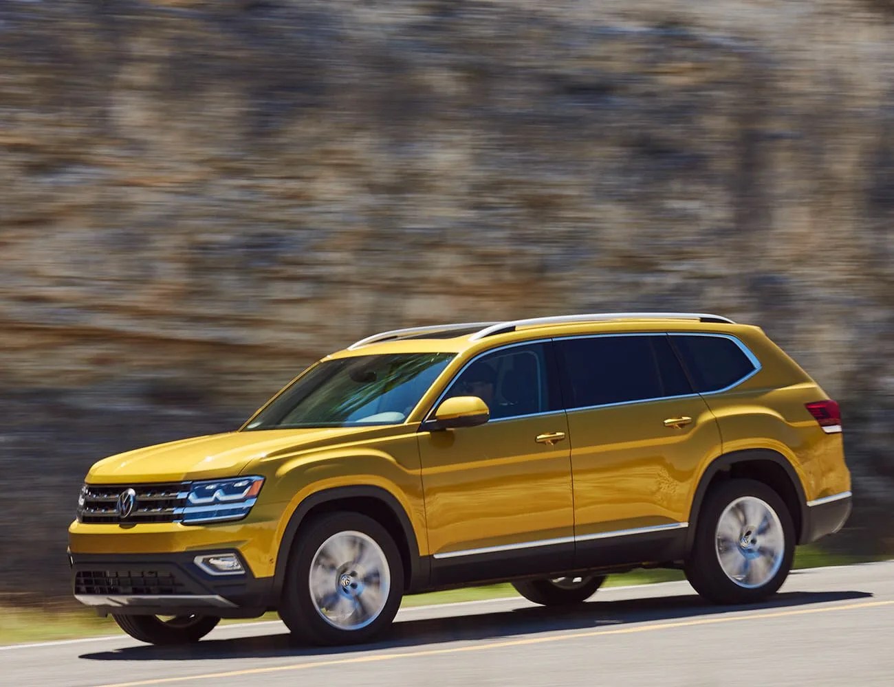 VW-Atlas-vs-Subaru-Ascent-gear-patrol-dynamics