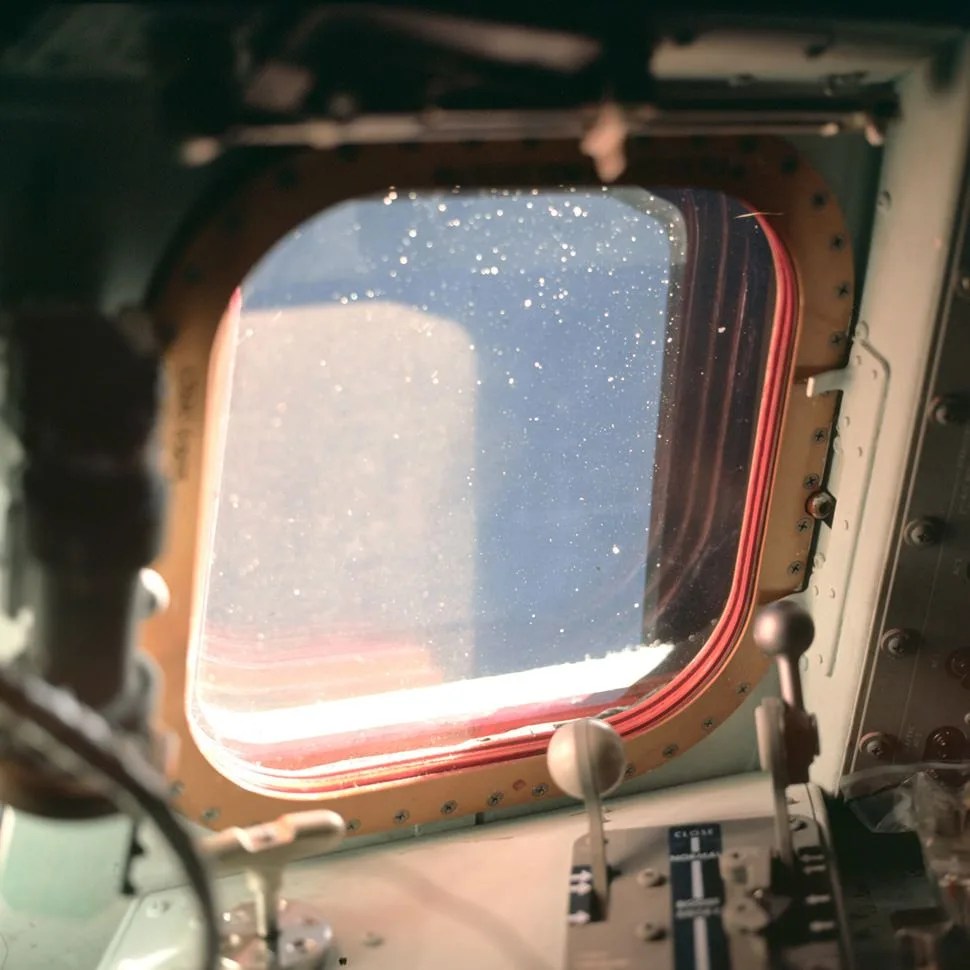 Window-Apollo-7-gear-Patrol