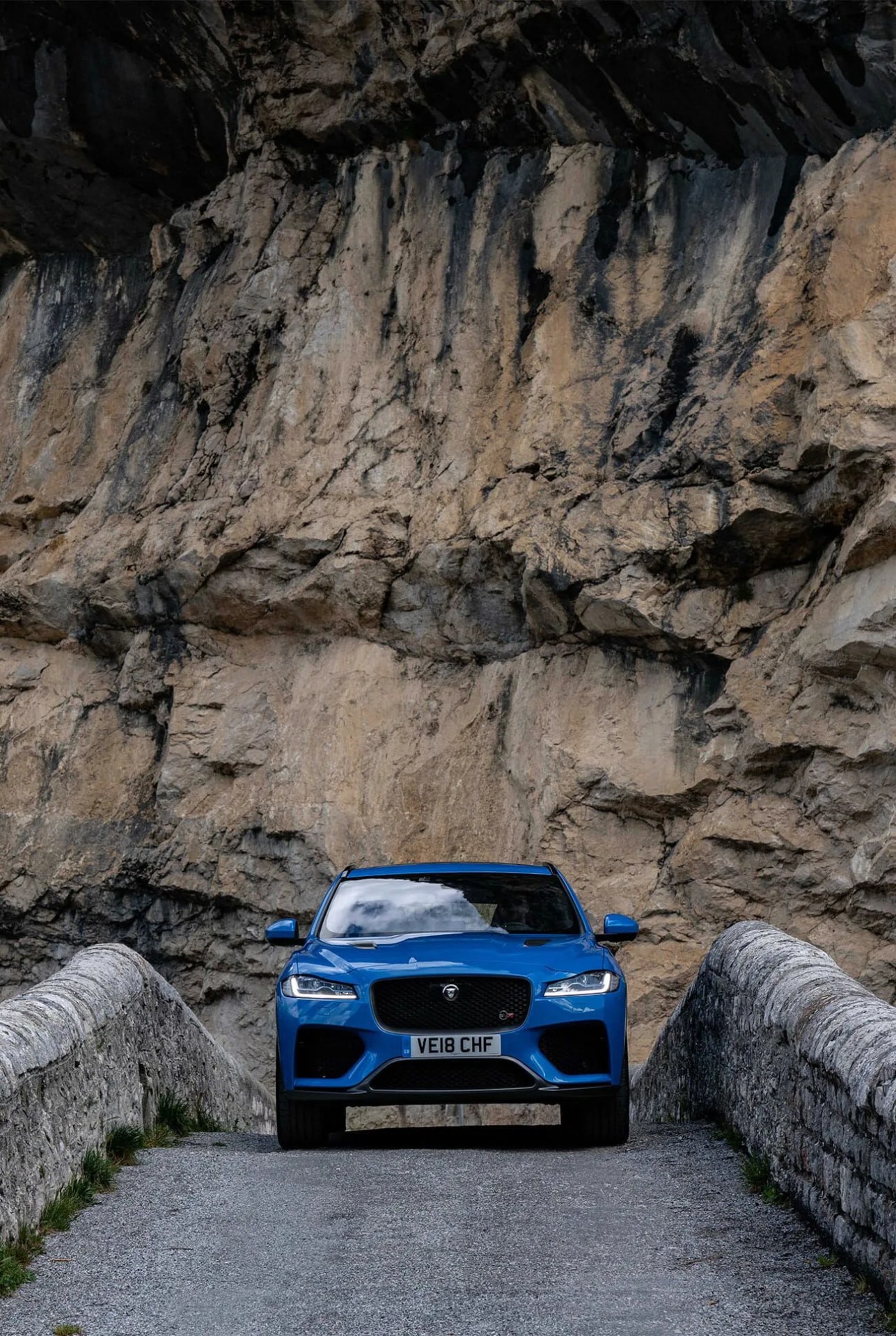 2019-Jaguar-F-Pace-SVR-gear-patrol-body-01