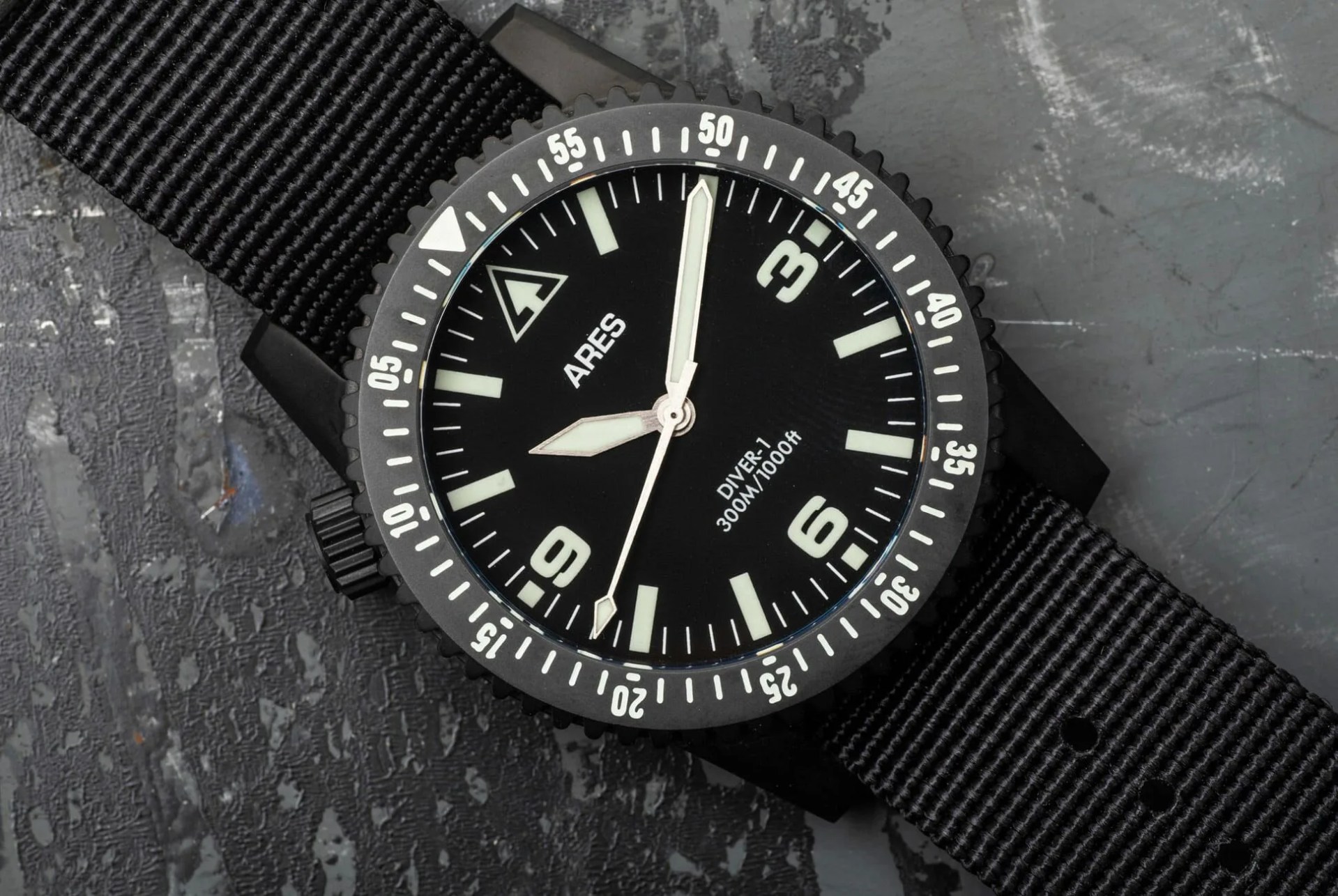Ares-Diver-Black-gear-patrol-full-lead