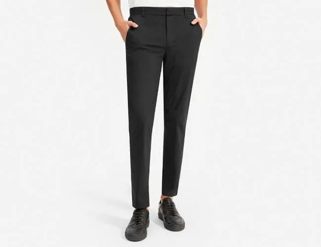 Everlane-Air-Chino-Gear-Patrol-Feature