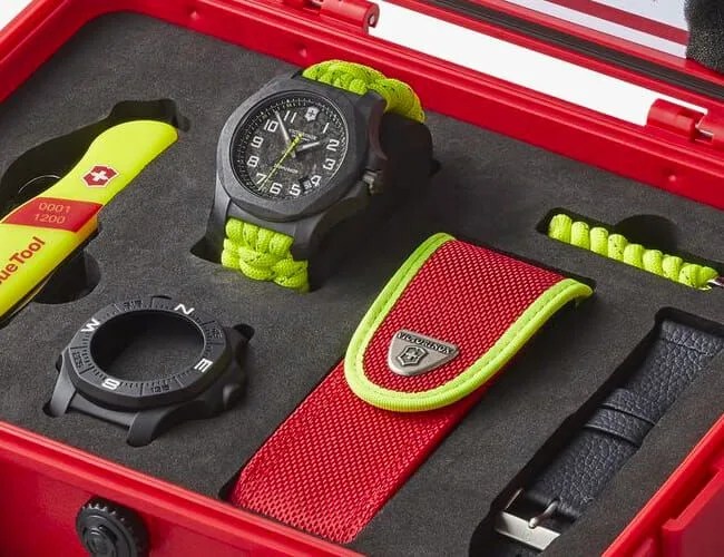 I.N.O.X.-Carbon-Limited-Edition-gear-patrol-feature