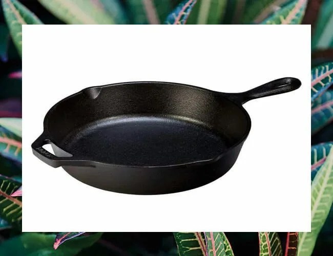 Lodge-10-25-Cast-Iron-Skillet-gear-patrol