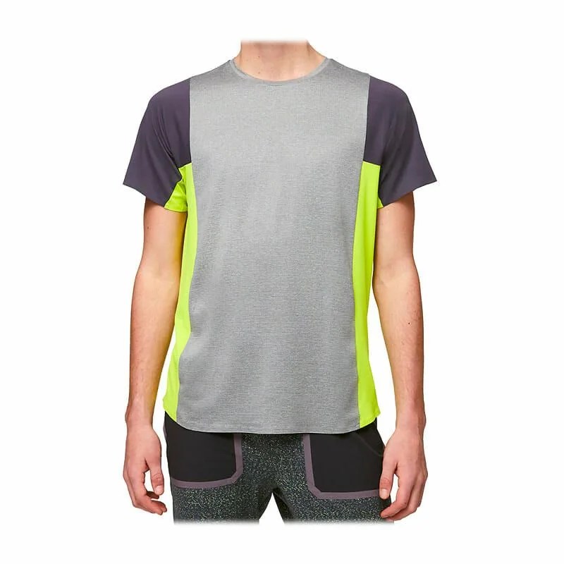 Lululemon-Take-the-Moment-T-Shirt-gear-patrol