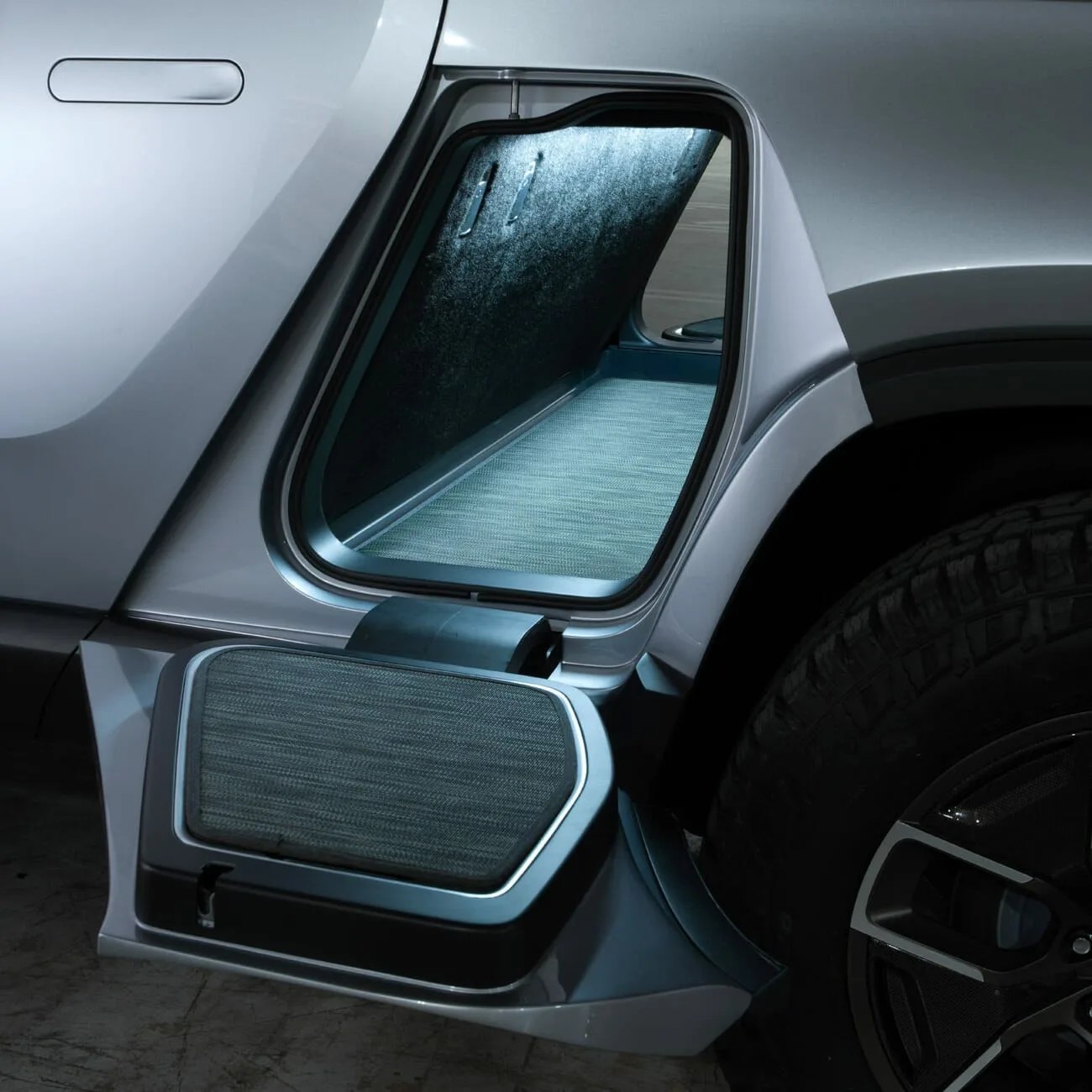 Rivian-R1T-gear-patrol
