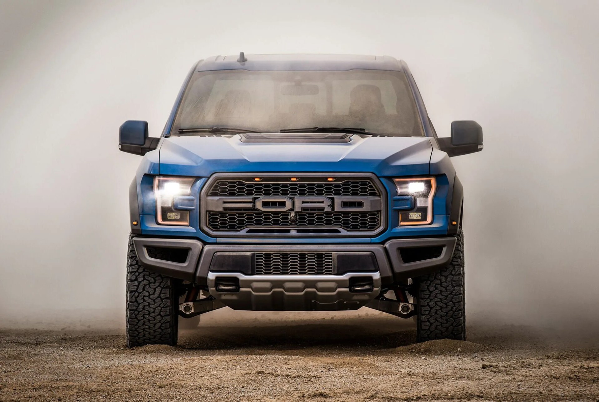 2019-Ford-Raptor-gear-patrol-slide-4