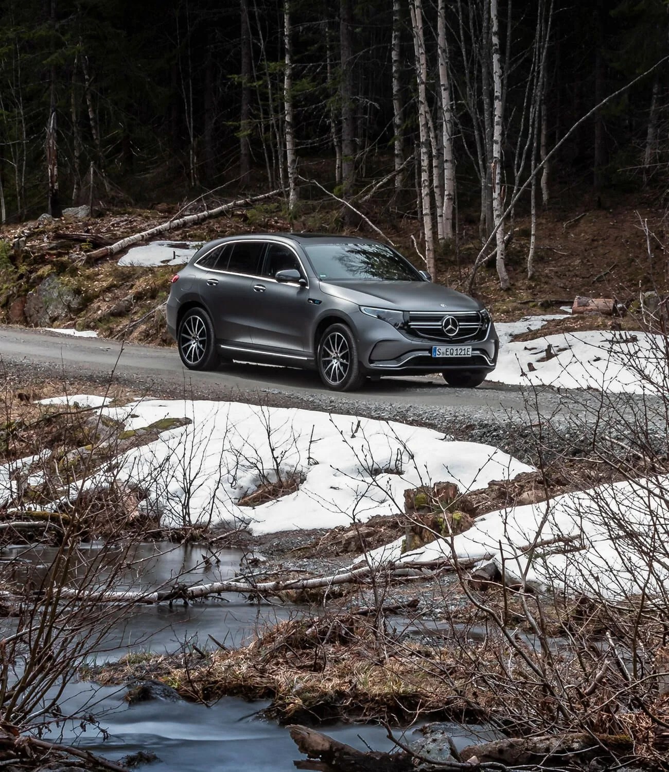 2019-Mercedes-Benz-EQC-Review-gear-patrol-ambiance-1