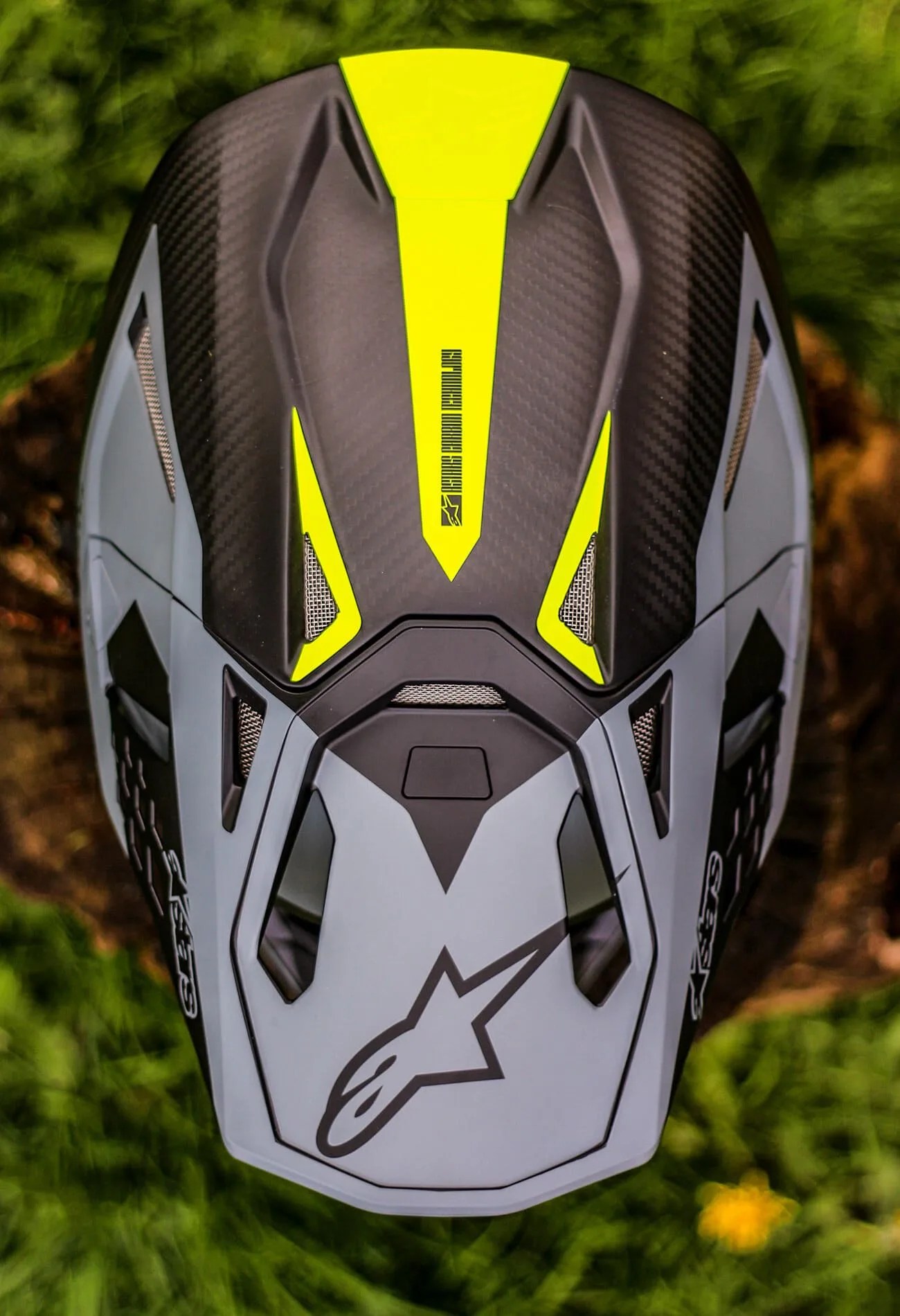 Alpinestarts-Supertech-M10-Helmet-Review-gear-patrol-ambiance-1