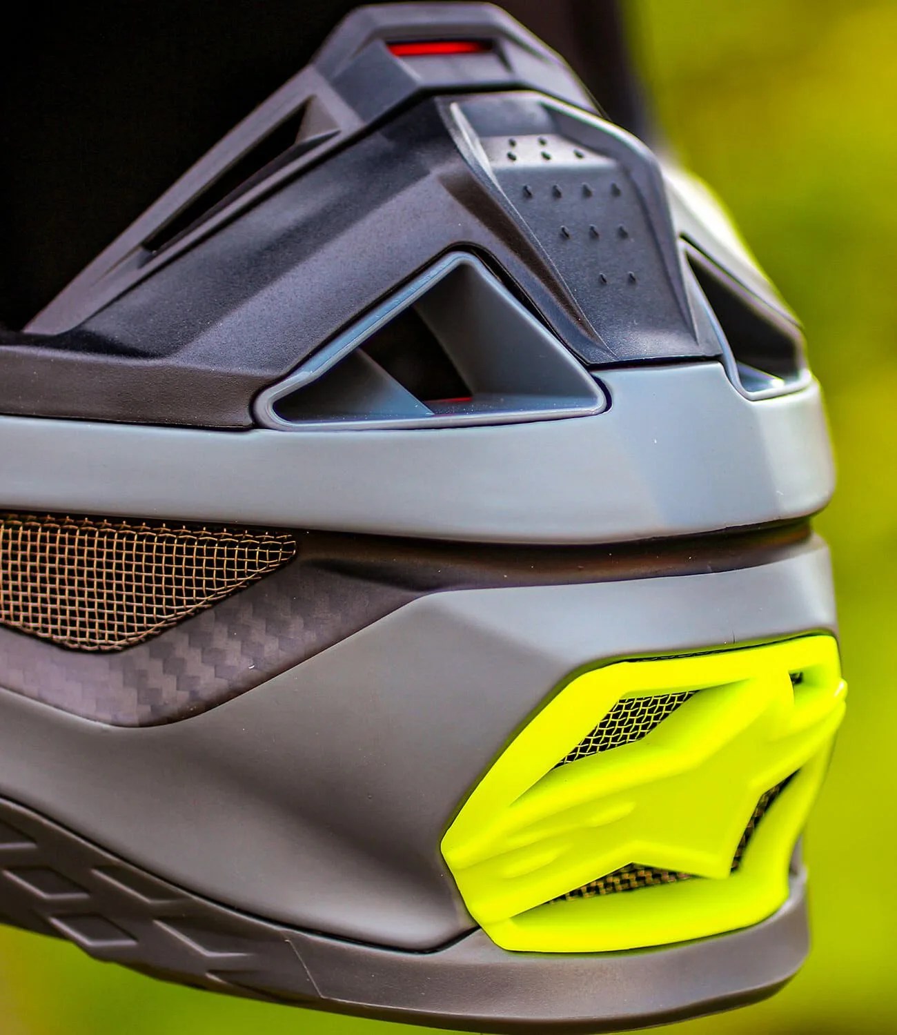 Alpinestarts-Supertech-M10-Helmet-Review-gear-patrol-ambiance-2