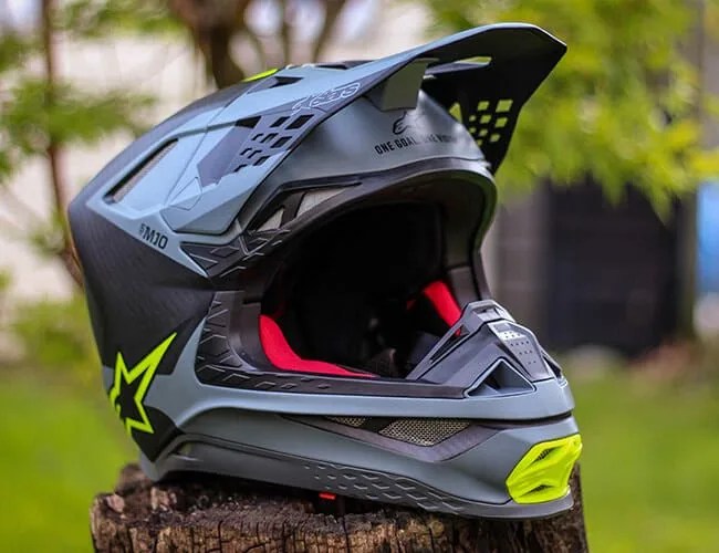 Alpinestarts-Supertech-M10-Helmet-Review-gear-patrol-lead-feature