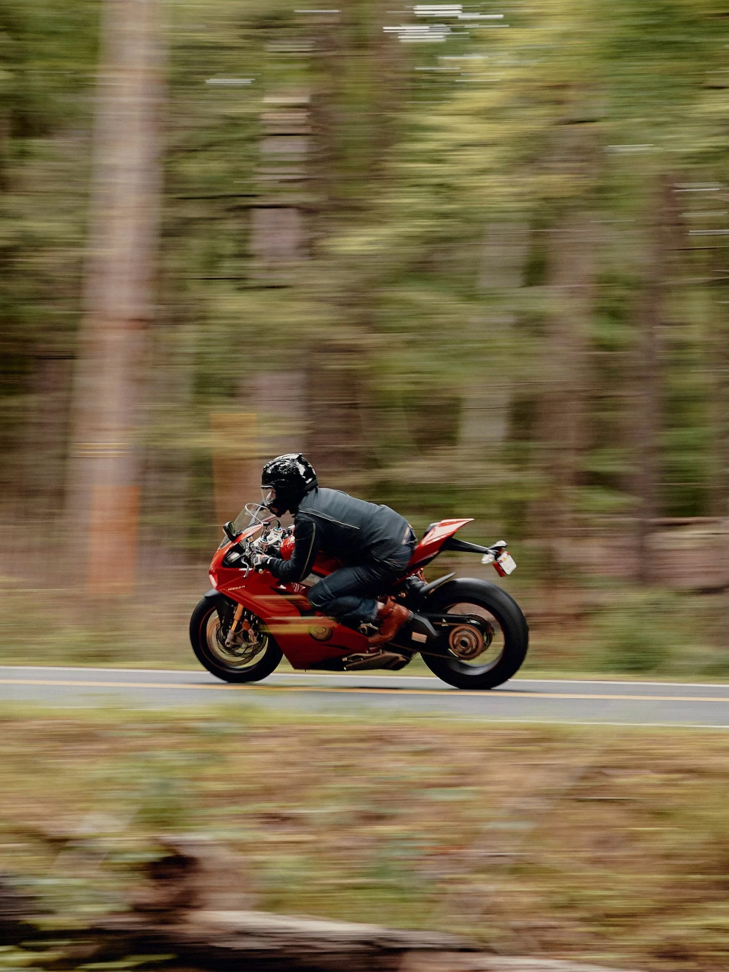 Ducati-Panigale-V4-Gear-Patrol-ambience-2