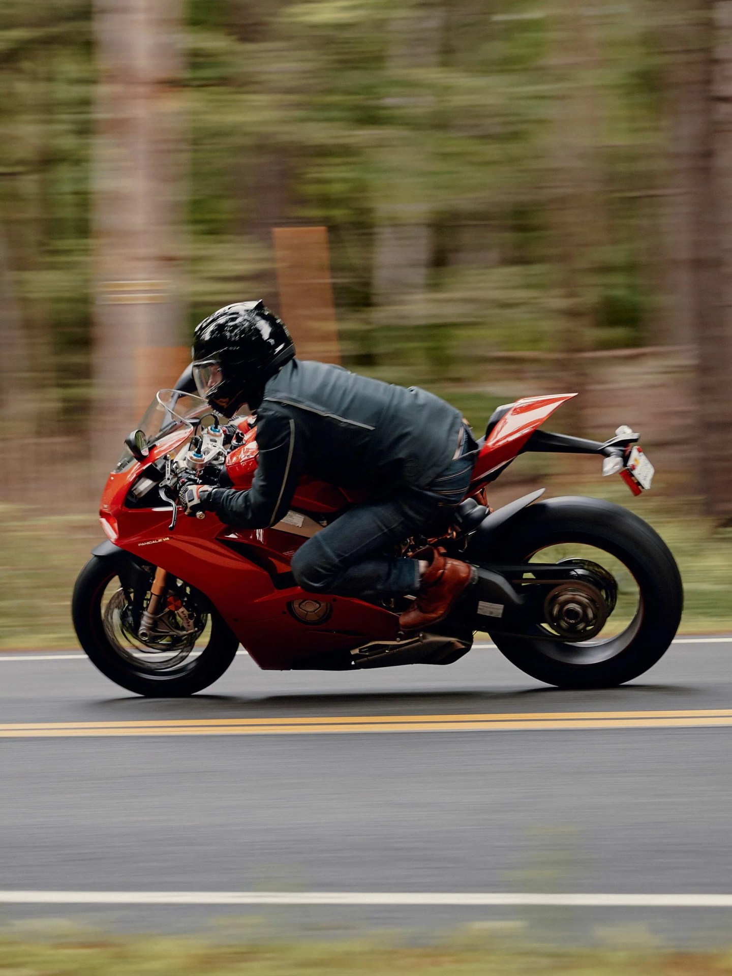 Ducati-Panigale-V4-Gear-Patrol-ambience-3