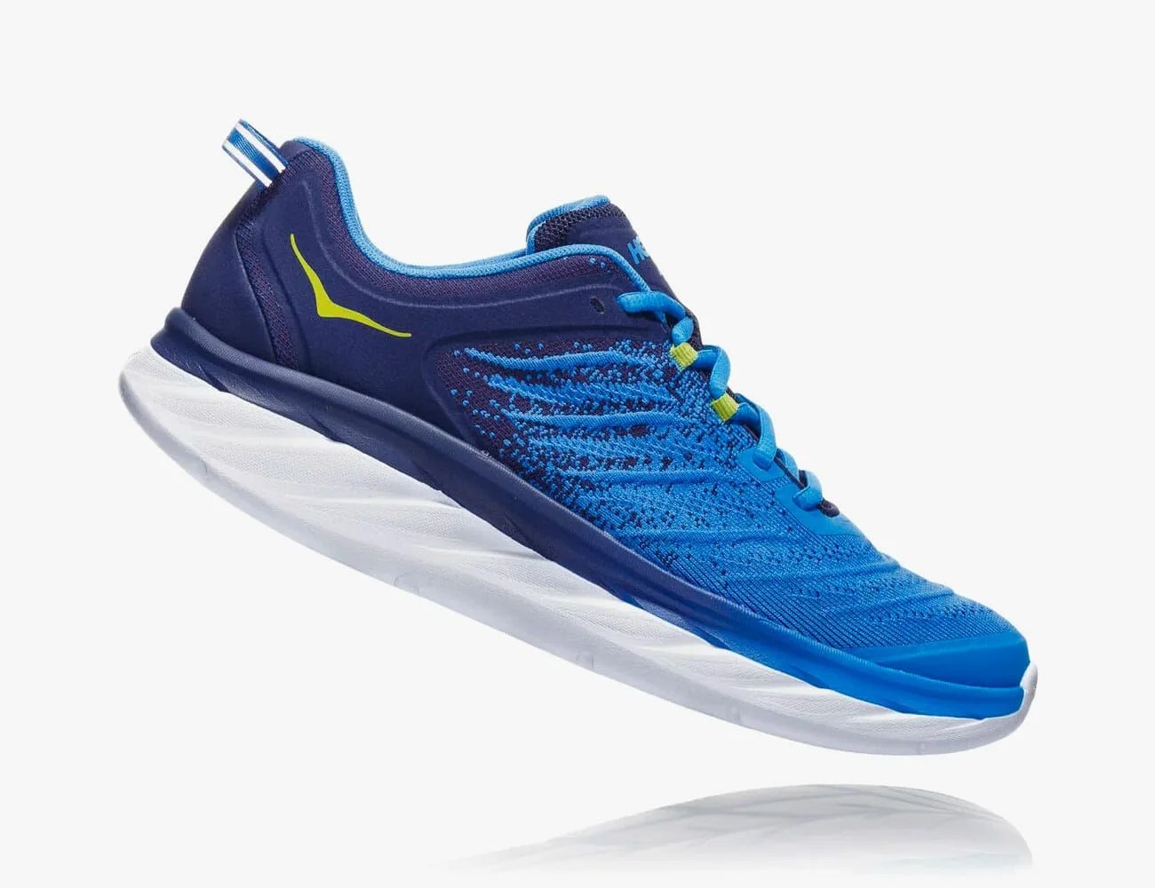 Hoka-One-One-Akasa-gear-patrol