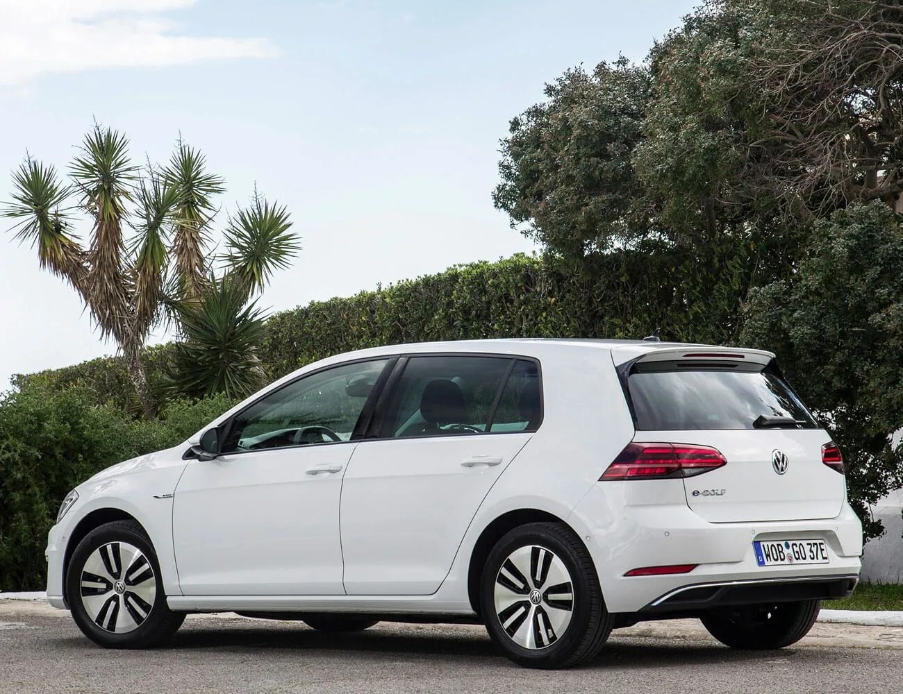 Volkswagen-E-Golf-gear-patrol