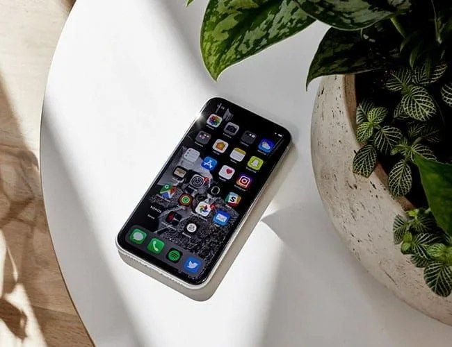 iPhone-XR-Gear-Patrol-Feature