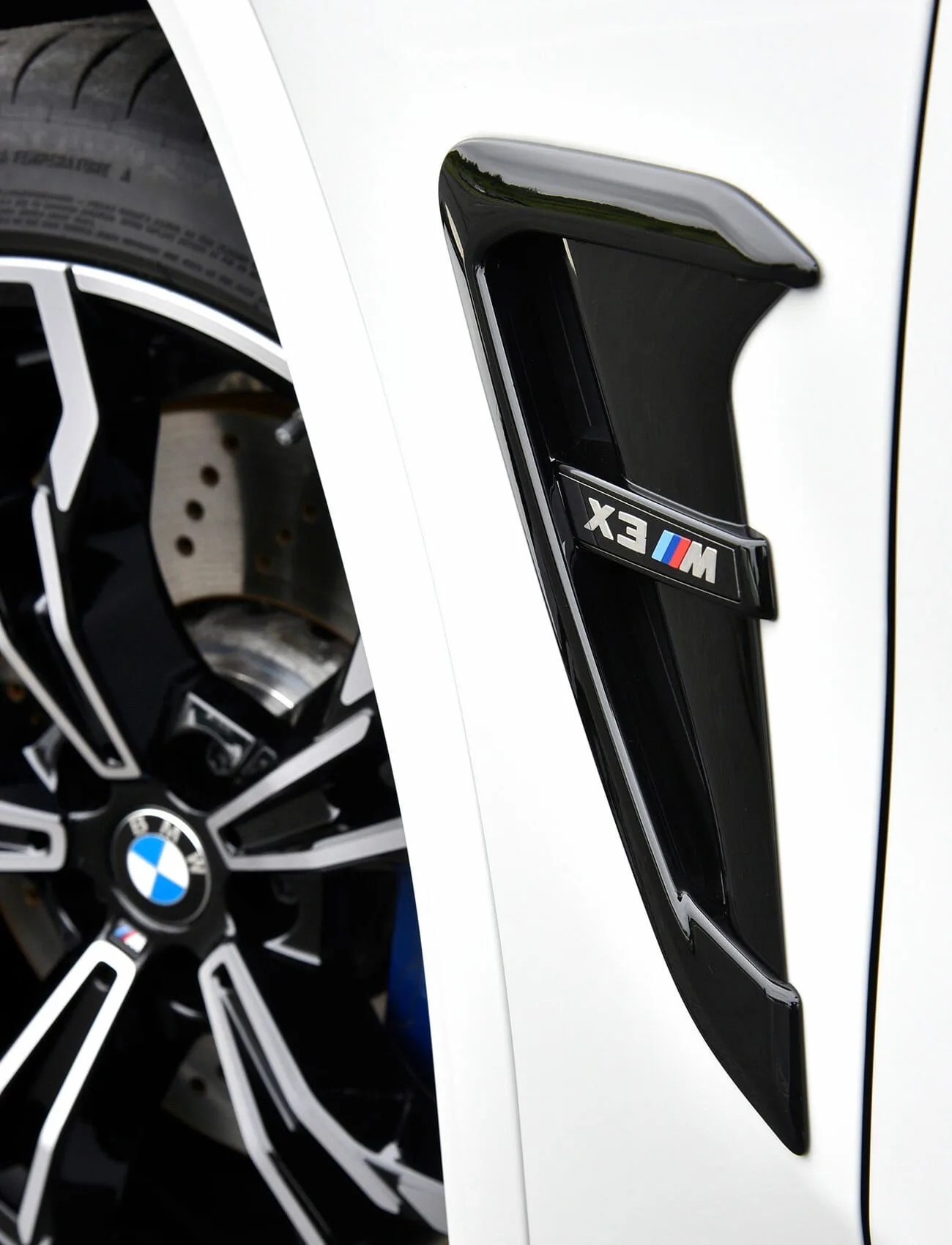 2020-BMW-X3-M-X4-M-Review-gear-patrol-ambiance-3