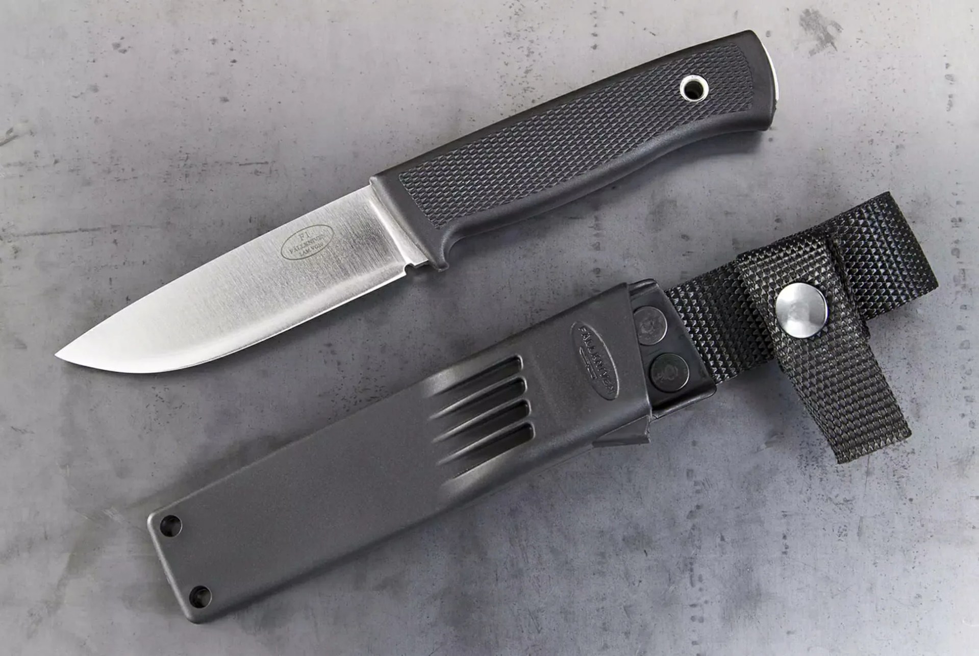 Knives-Deal-Elements-Gear-Patrol-lead-full