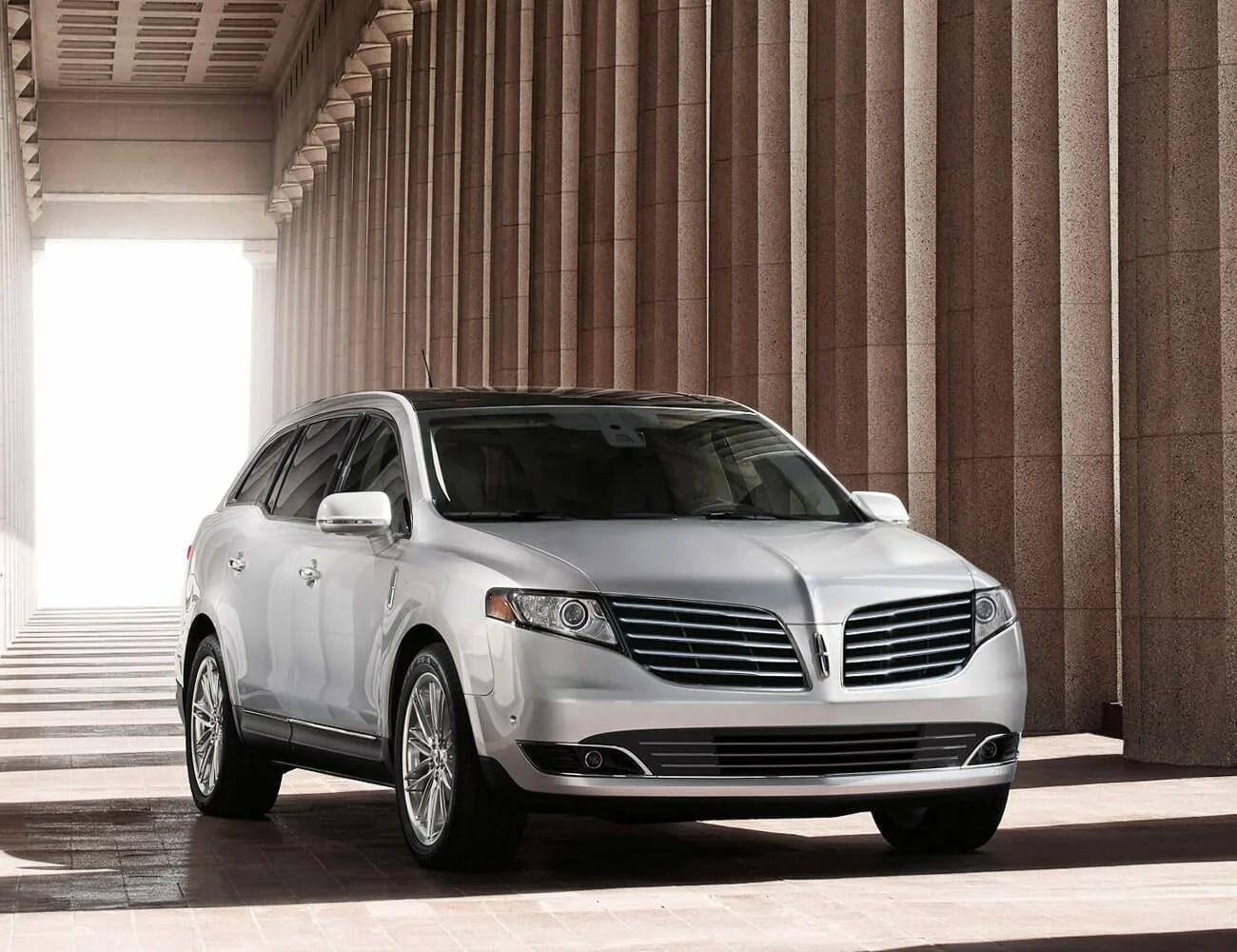 Lincoln-MKT-gear-patrol