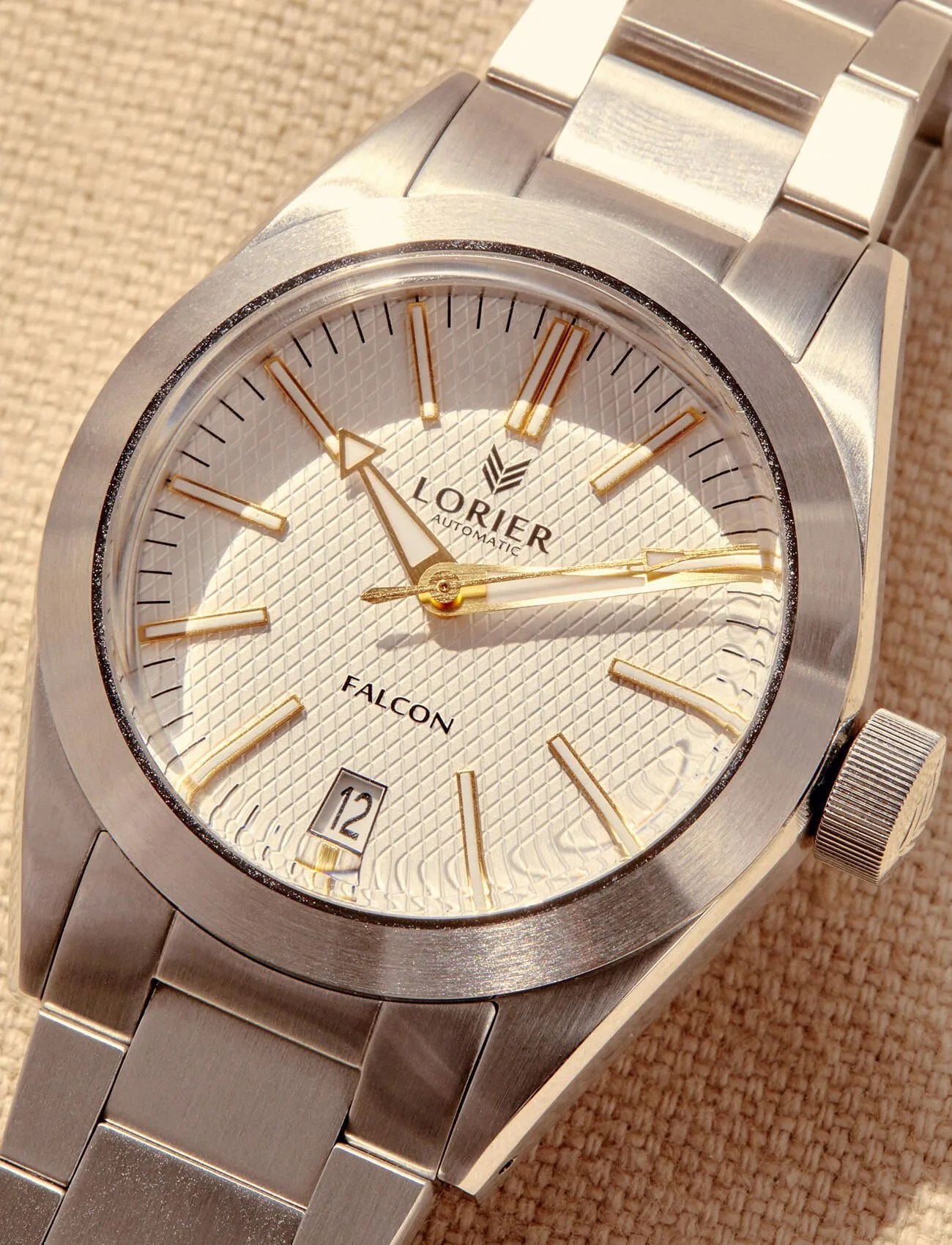 Lorier-Watches-Review-gear-patrol-ambiance-4