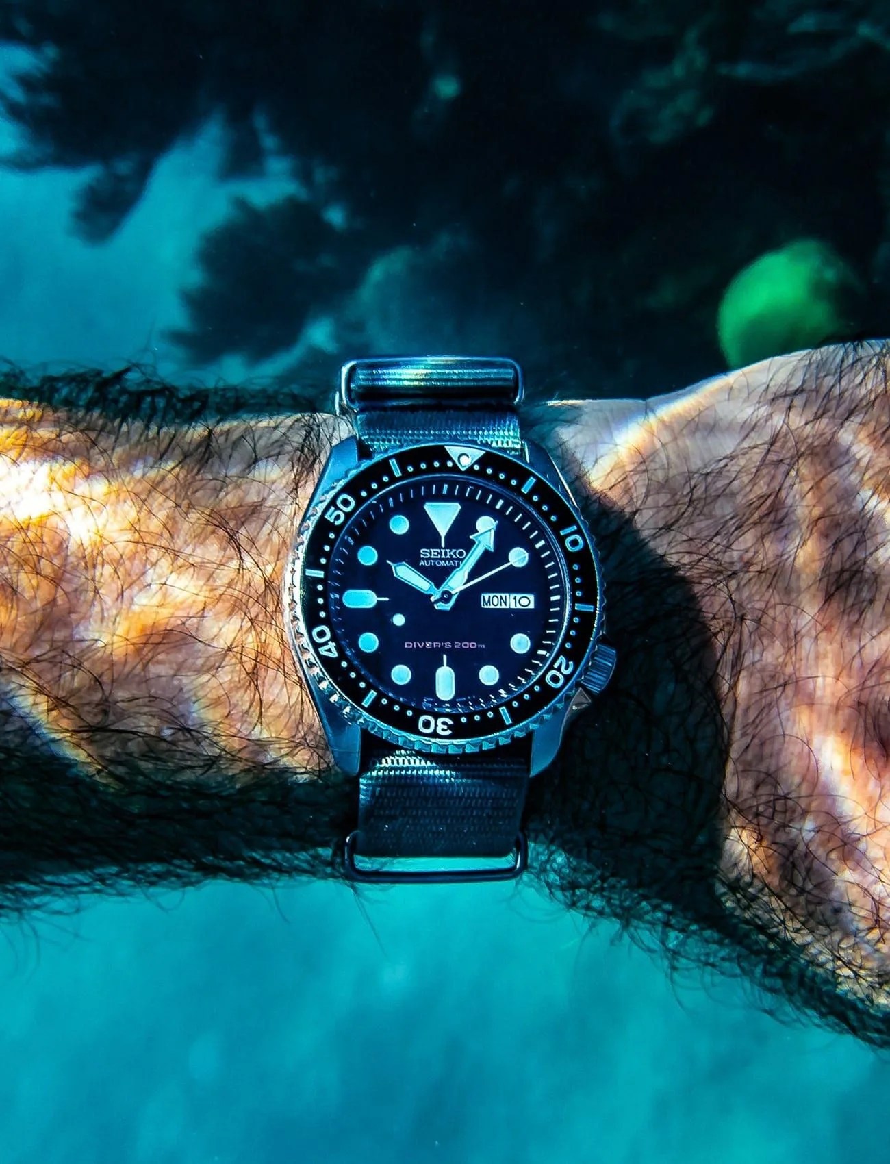 Scuba-Diving-With-Seiko-SKX007-gear-patrol-ambiance-1