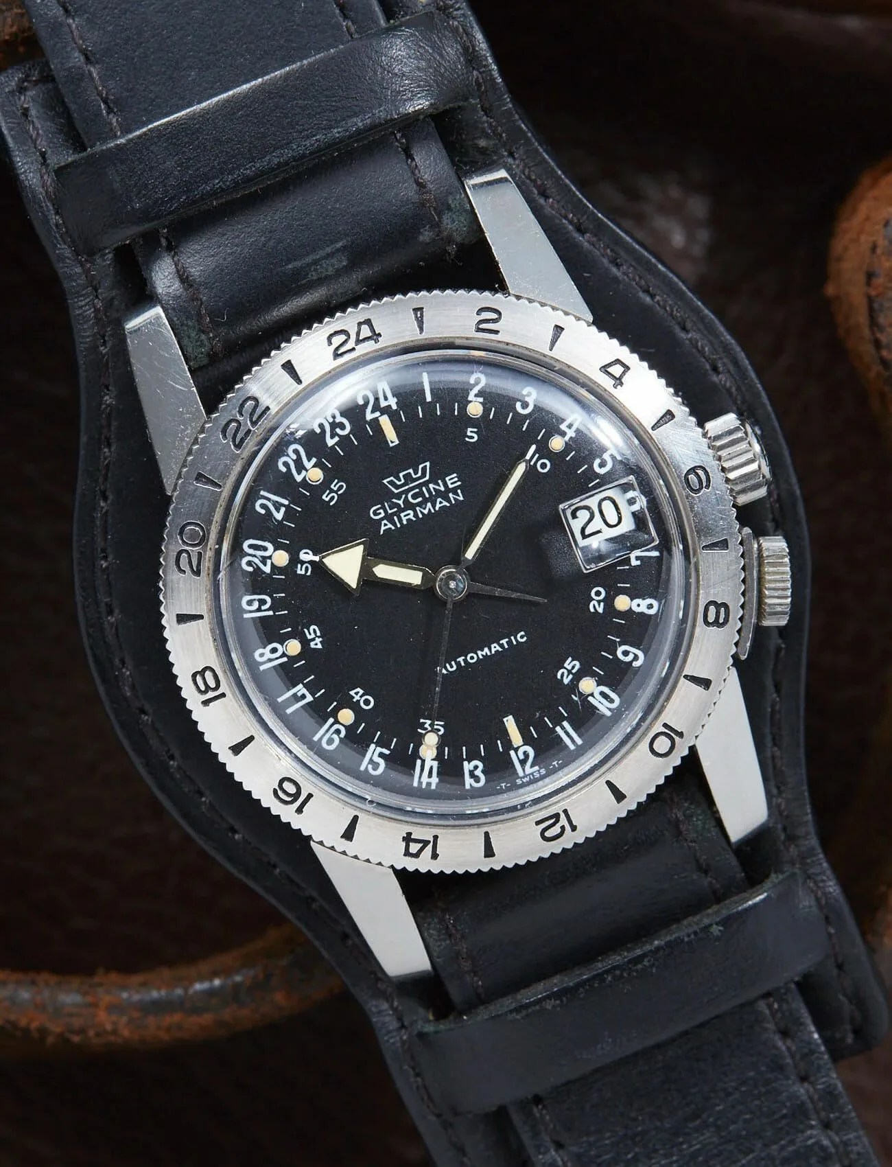 Watches-You-Should-Know-Glycine-Airman-gear-patrol-ambiance-2