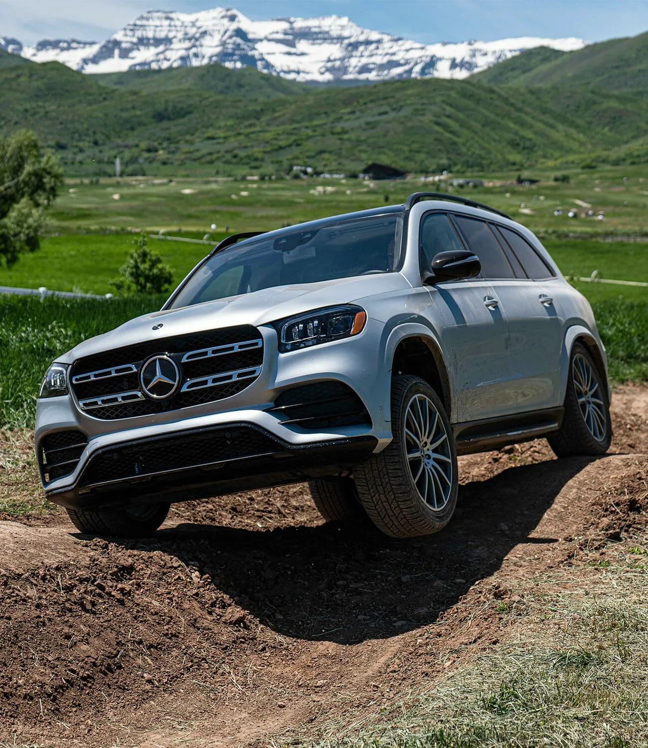 2020-Mercedes-Benz-GLS-Review-gear-patrol-ambiance-1