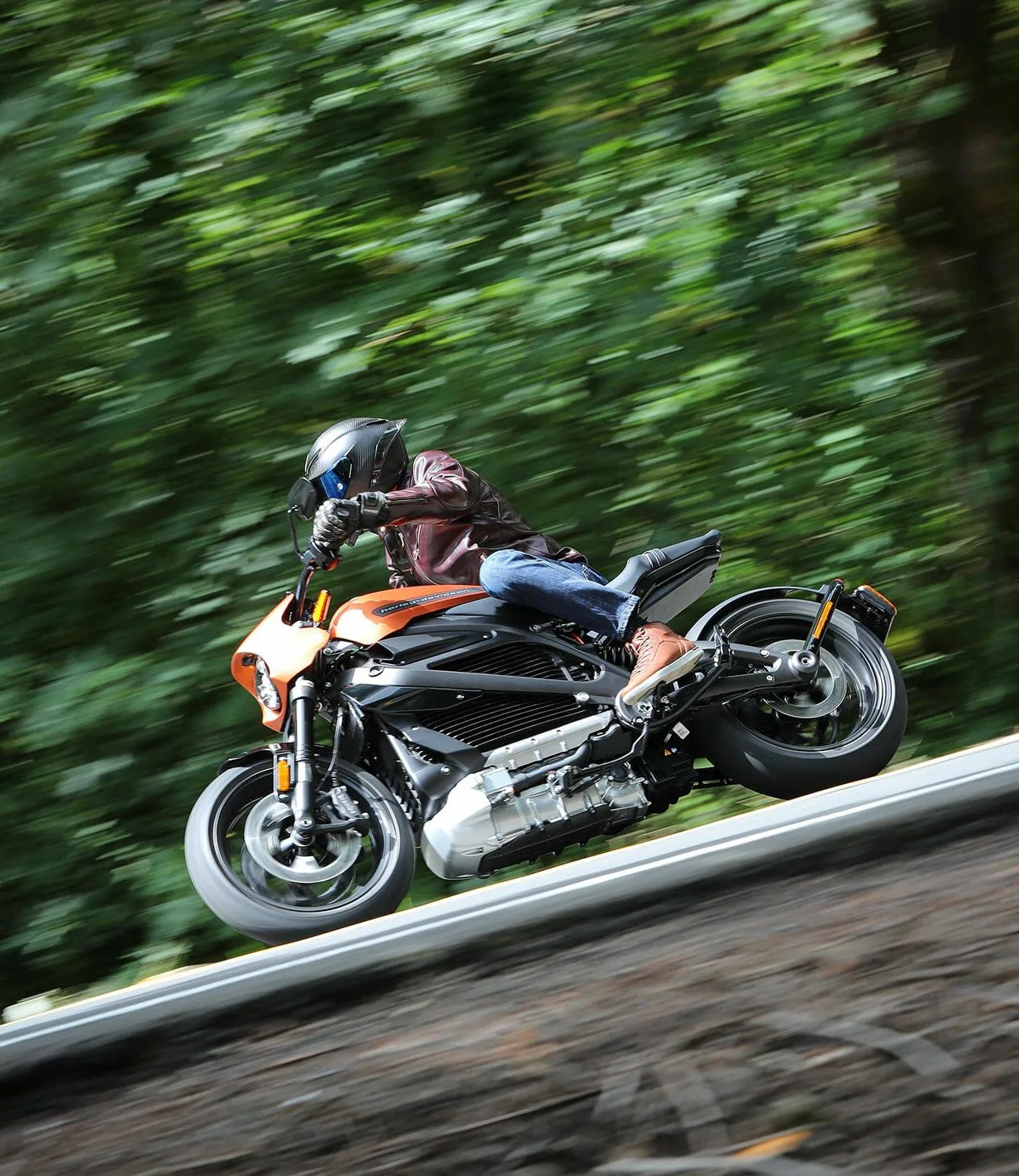 Harley-Davidson-LiveWire-Review-gear-patrol-ambiance-1