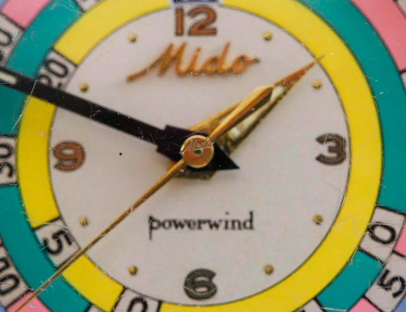 Mido-Powerwind-Rainbow-gear-patrol-ambiance-2