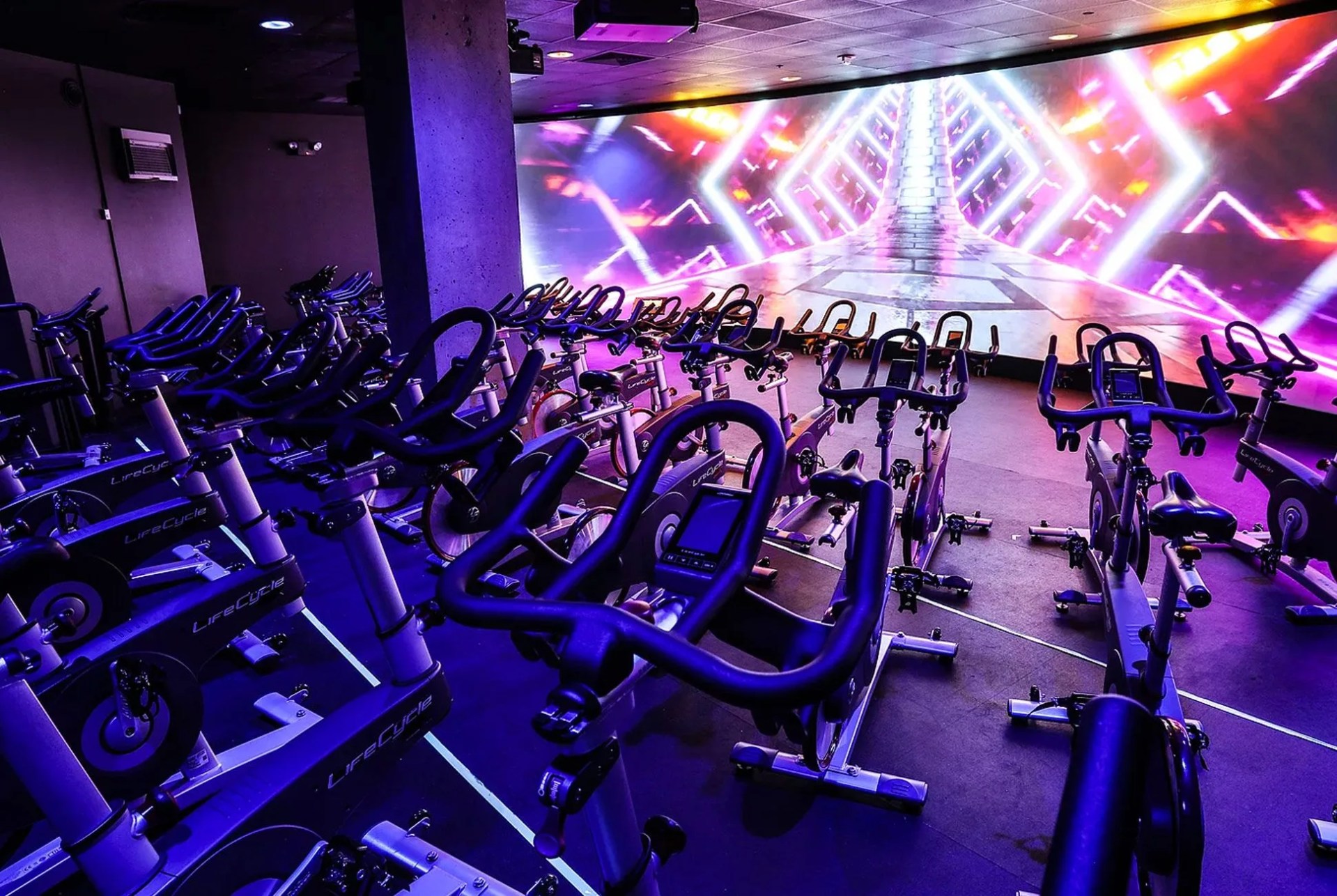 Most-Luxurious-Gyms-gear-patrol-TMPL
