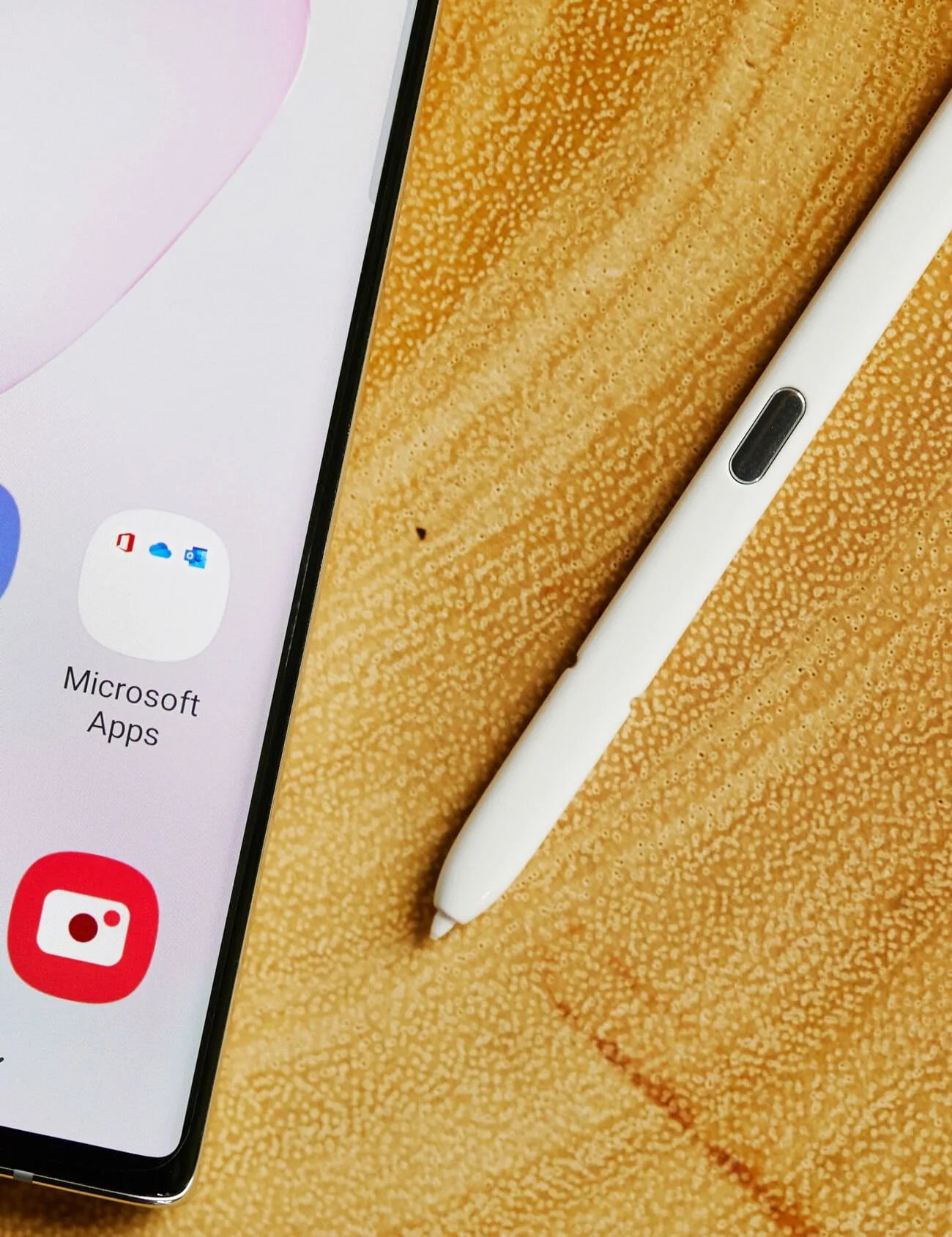 Samsung-Galaxy-Note-10-Gear-Patrol-Ambiance-2