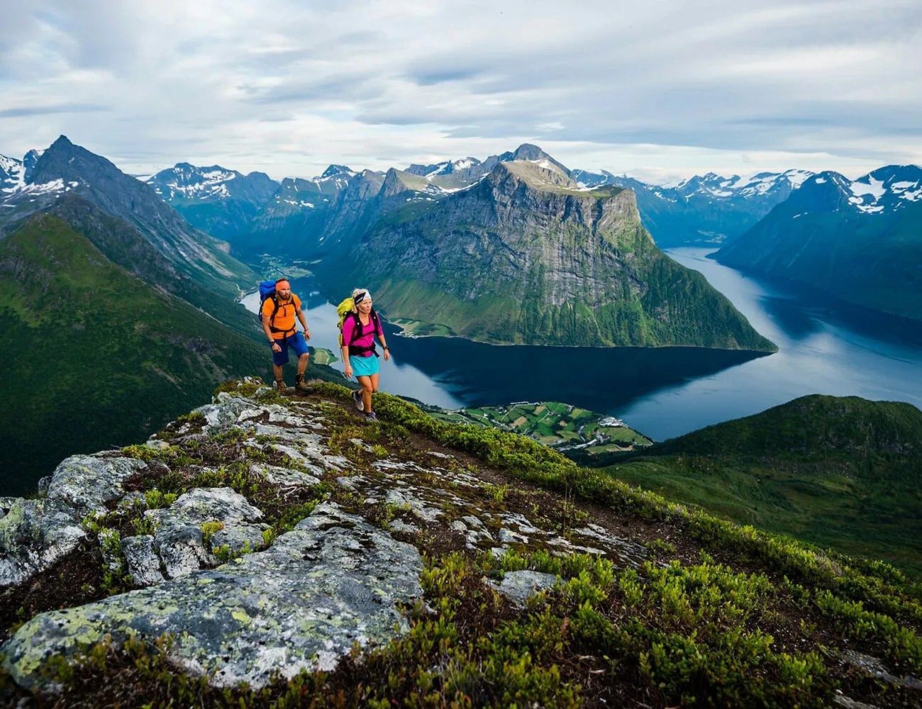 The-Only-Gear-You-Need-to-Go-Off-the-Grid-gear-patrol-ambience-3