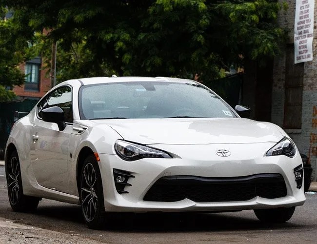 Toyota-86-GT-Black-Review-gear-patrol-lead-feature