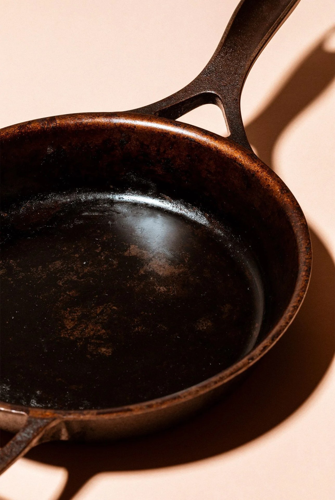 gp-kitchen-favorites-gear-patrol-cast-iron