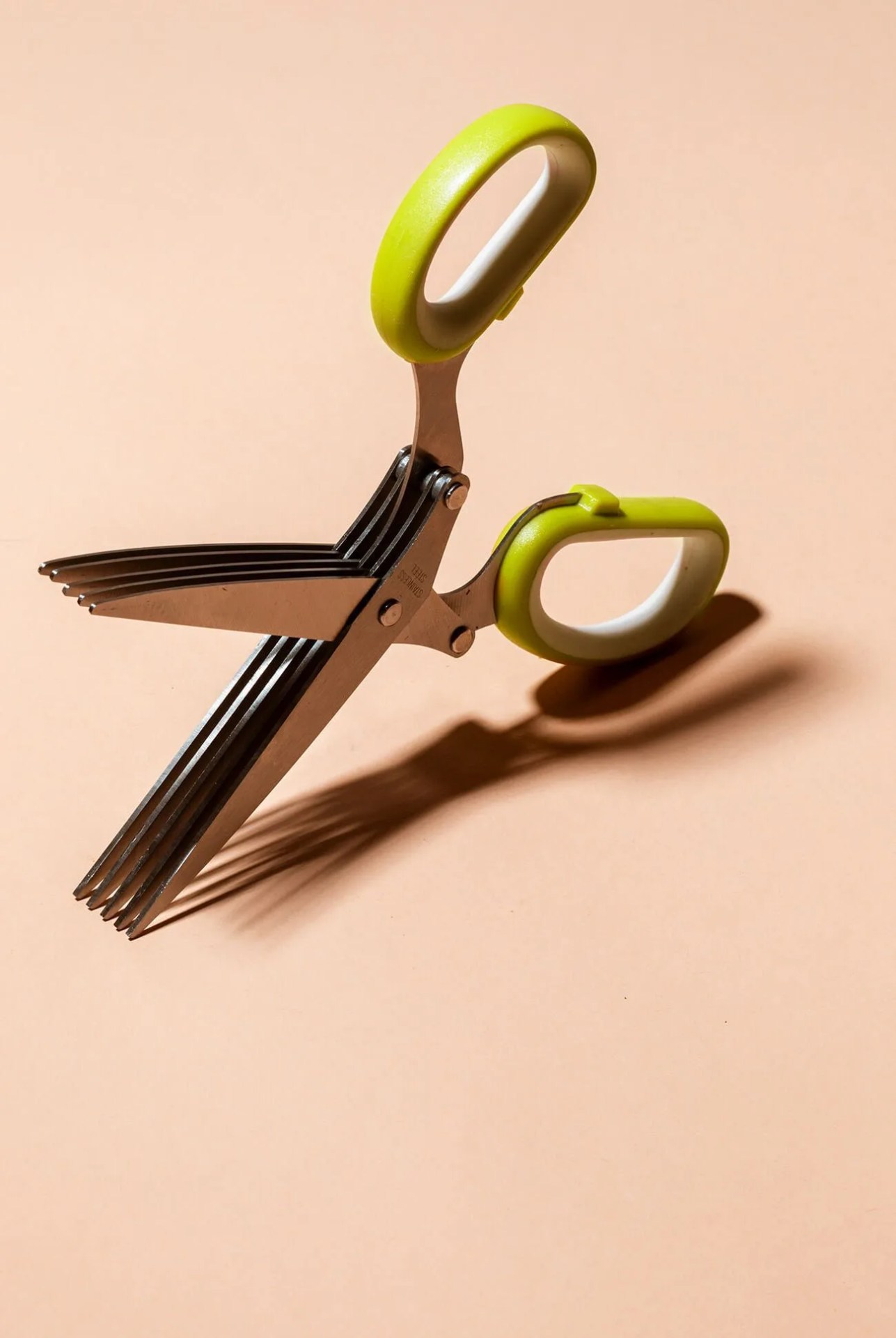 gp-kitchen-favorites-gear-patrol-scissors