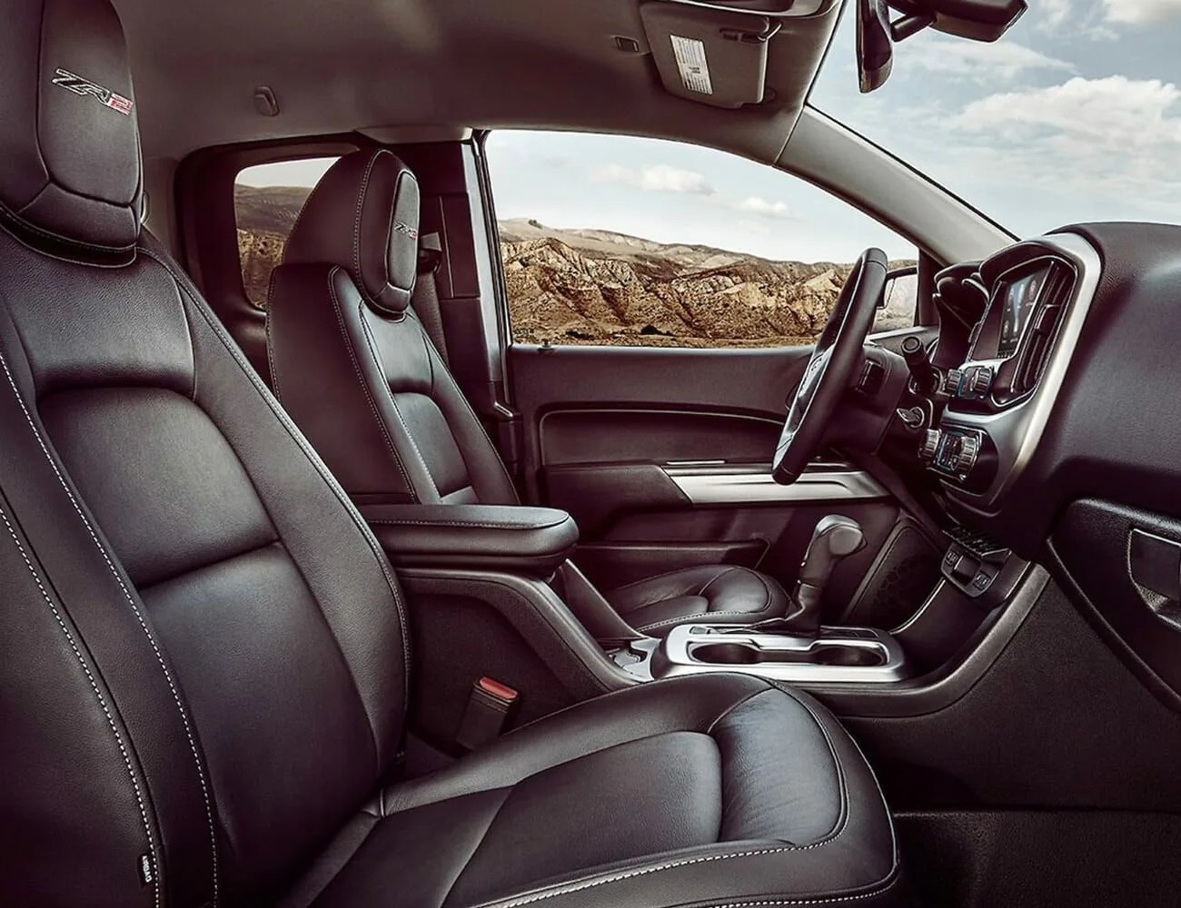 2019-Chevrolet-Colorado-ZR2-Bison-gear-patrol-ambience-2