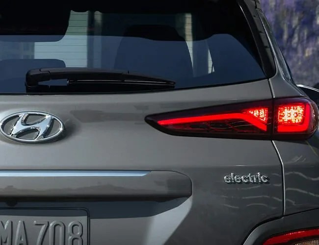 2019-Hyundai-Kona-EV-gear-patrol-lead-featured