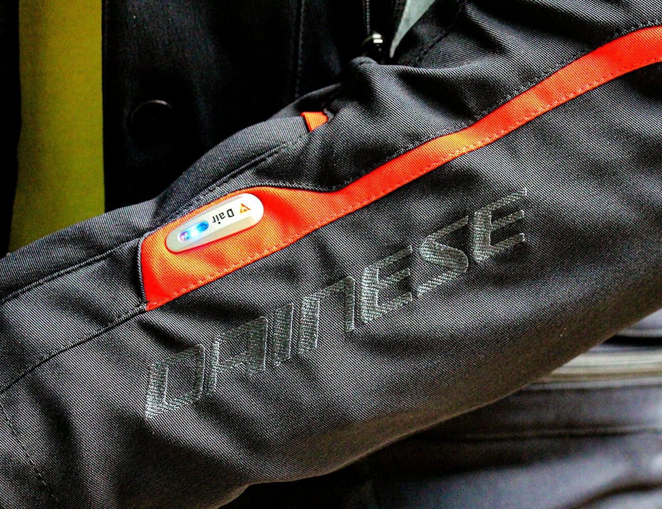Alpinestars-Tech-Air-vs-Dainese-D-Air-gear-patrol-ambience-4