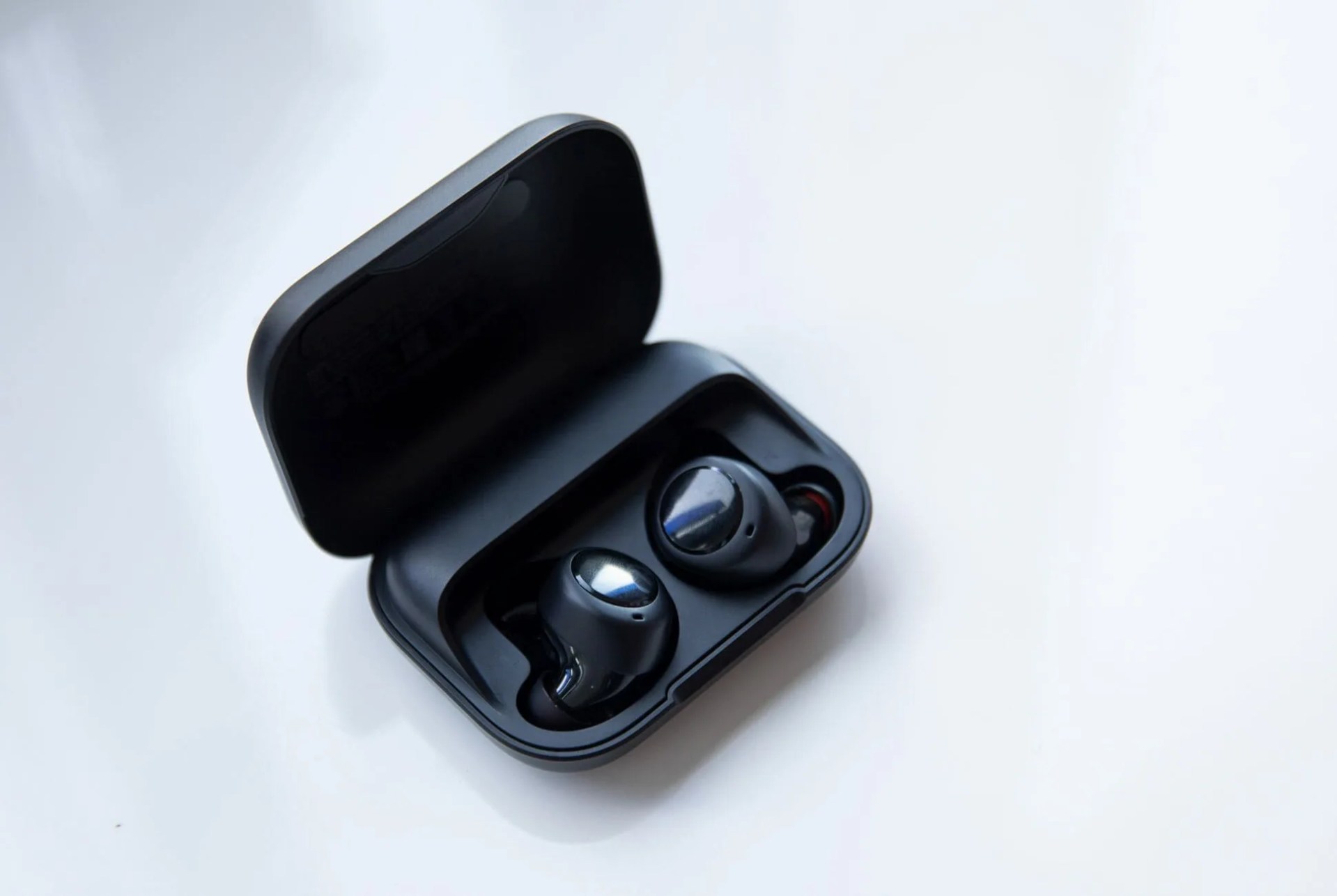 Amazon-Echo-Buds-Gear-Patrol-Lead-Full